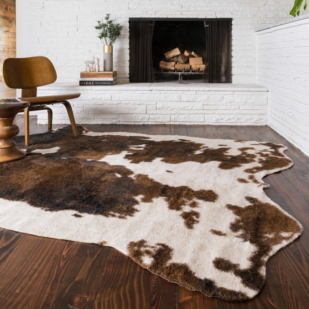 Tapis en fausse peau de vache Yosemite d'Alexander Home