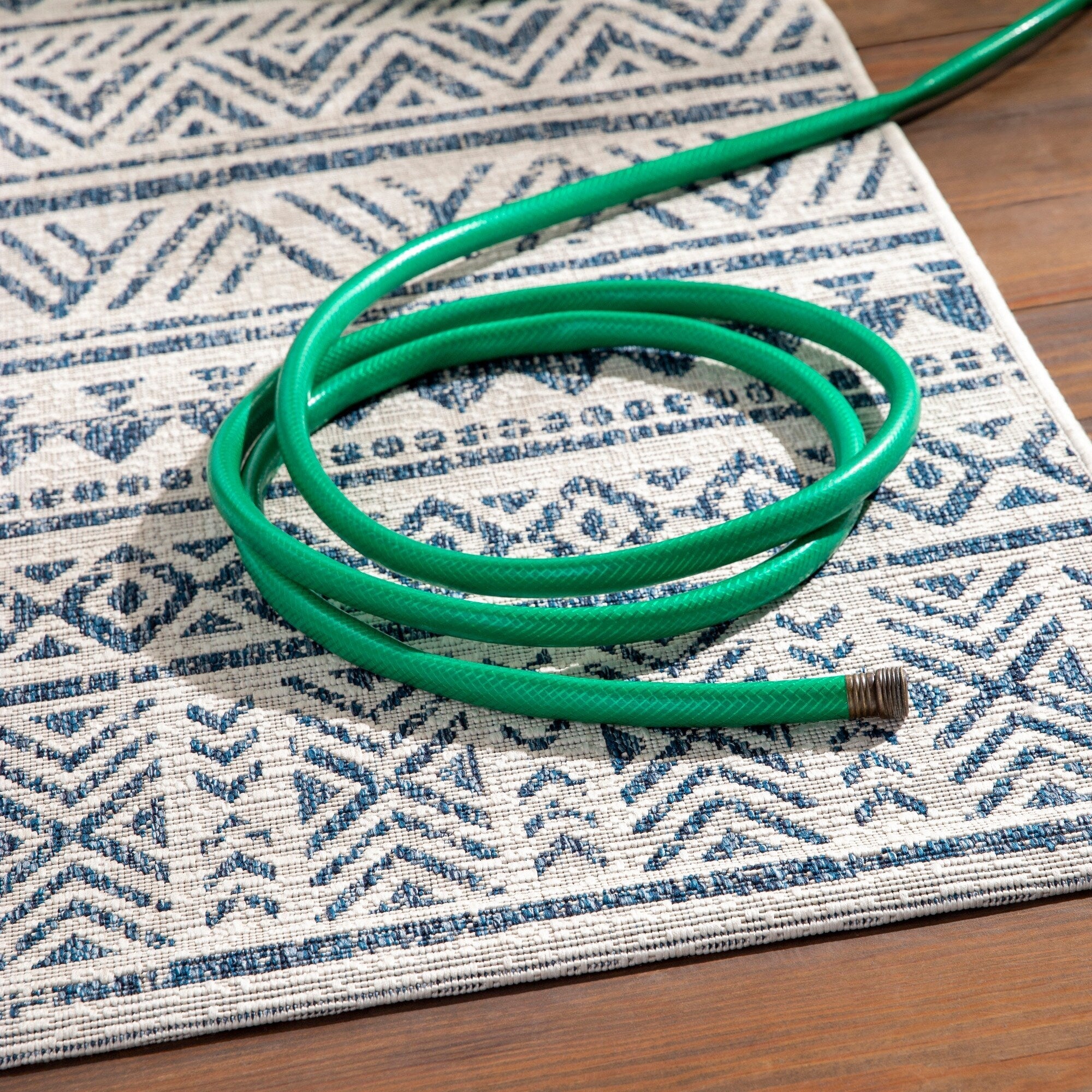 Livabliss Powlett Vintage Southwestern Indoor/ Outdoor Area Rug