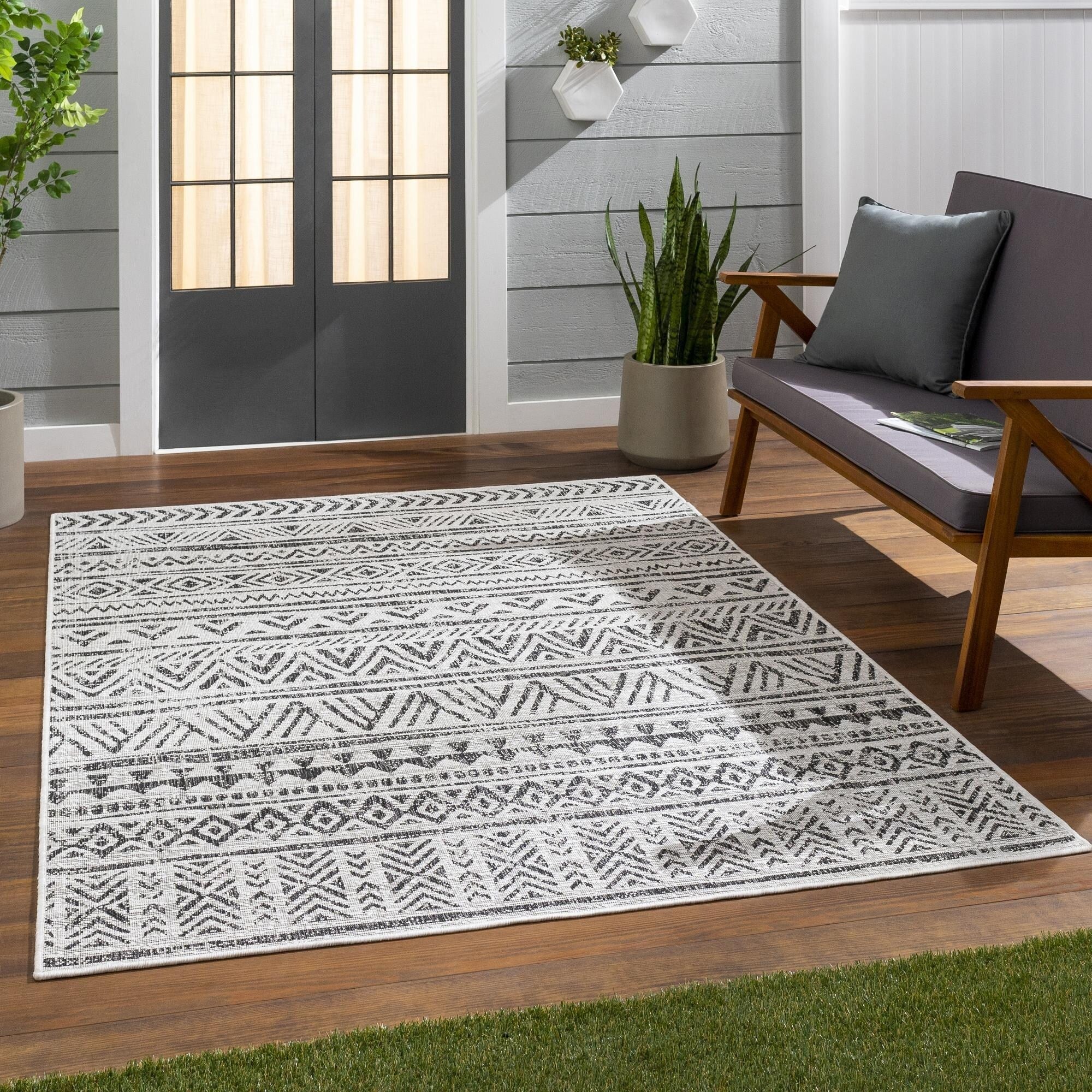 Livabliss Powlett Vintage Southwestern Indoor/ Outdoor Area Rug