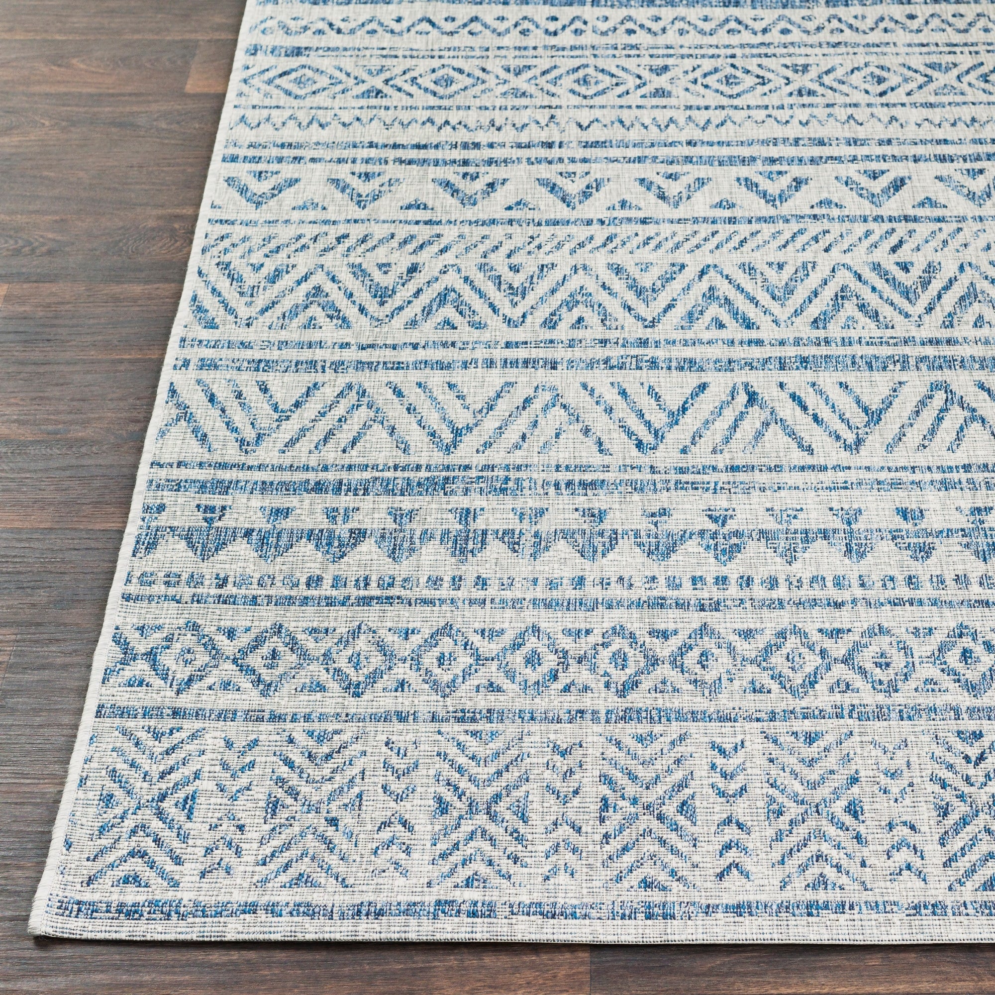 Livabliss Powlett Vintage Southwestern Indoor/ Outdoor Area Rug