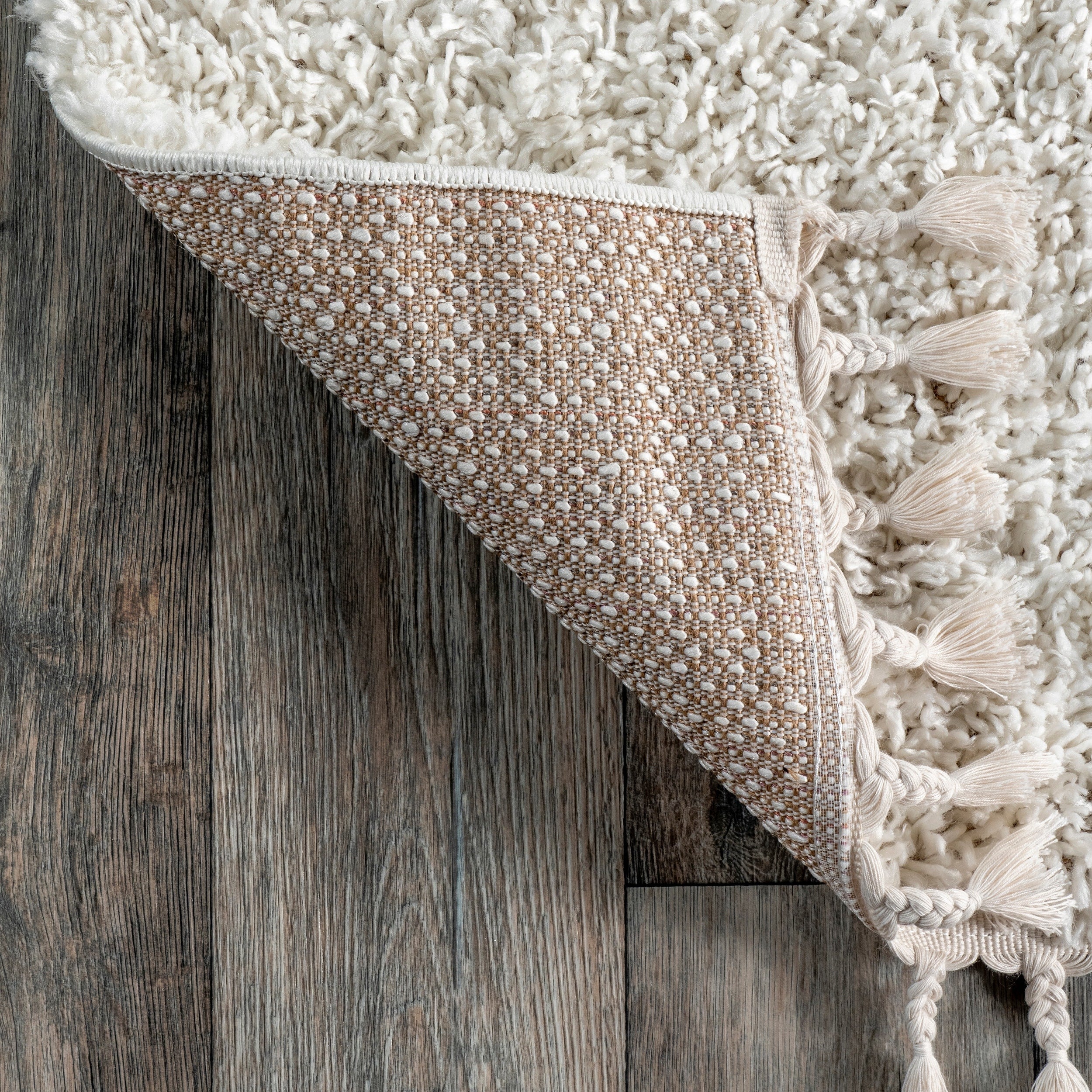 Tapis moderne à poils longs et à pampilles Neva Nuloom