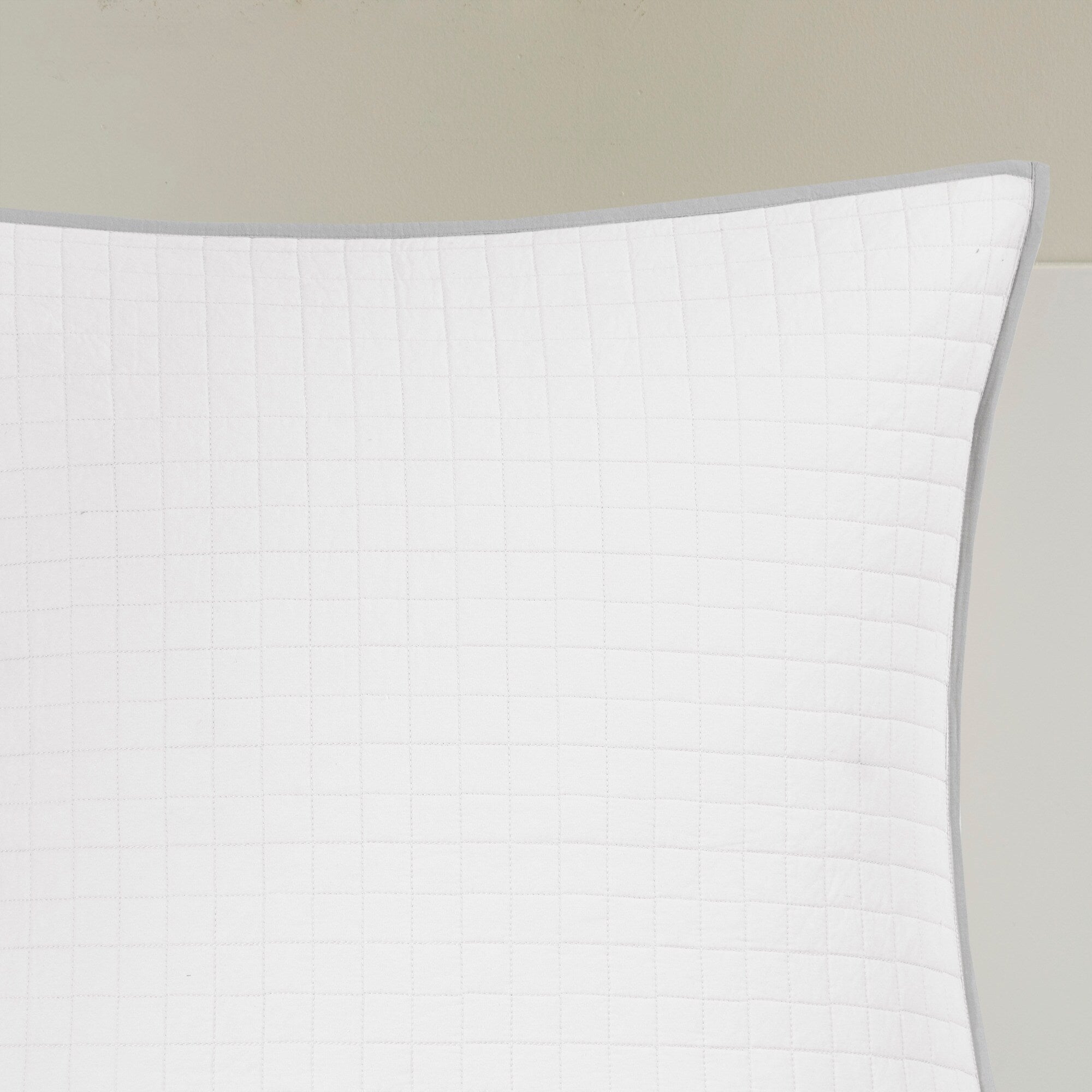 Intelligent Design Maize Cotton Jacquard Duvet Cover Set with Euro Shams and Throw Pillows