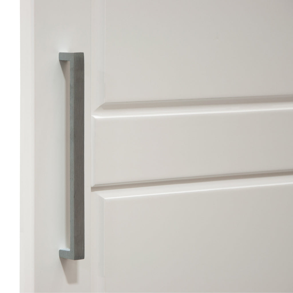 Armoire penderie 3 portes Cosmo 100 % bois massif de Palace Imports avec portes en bois massif ou en miroir