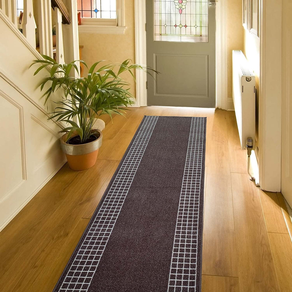 Tapis de couloir contemporain antidérapant à bordure à carreaux, 66 cm de large
