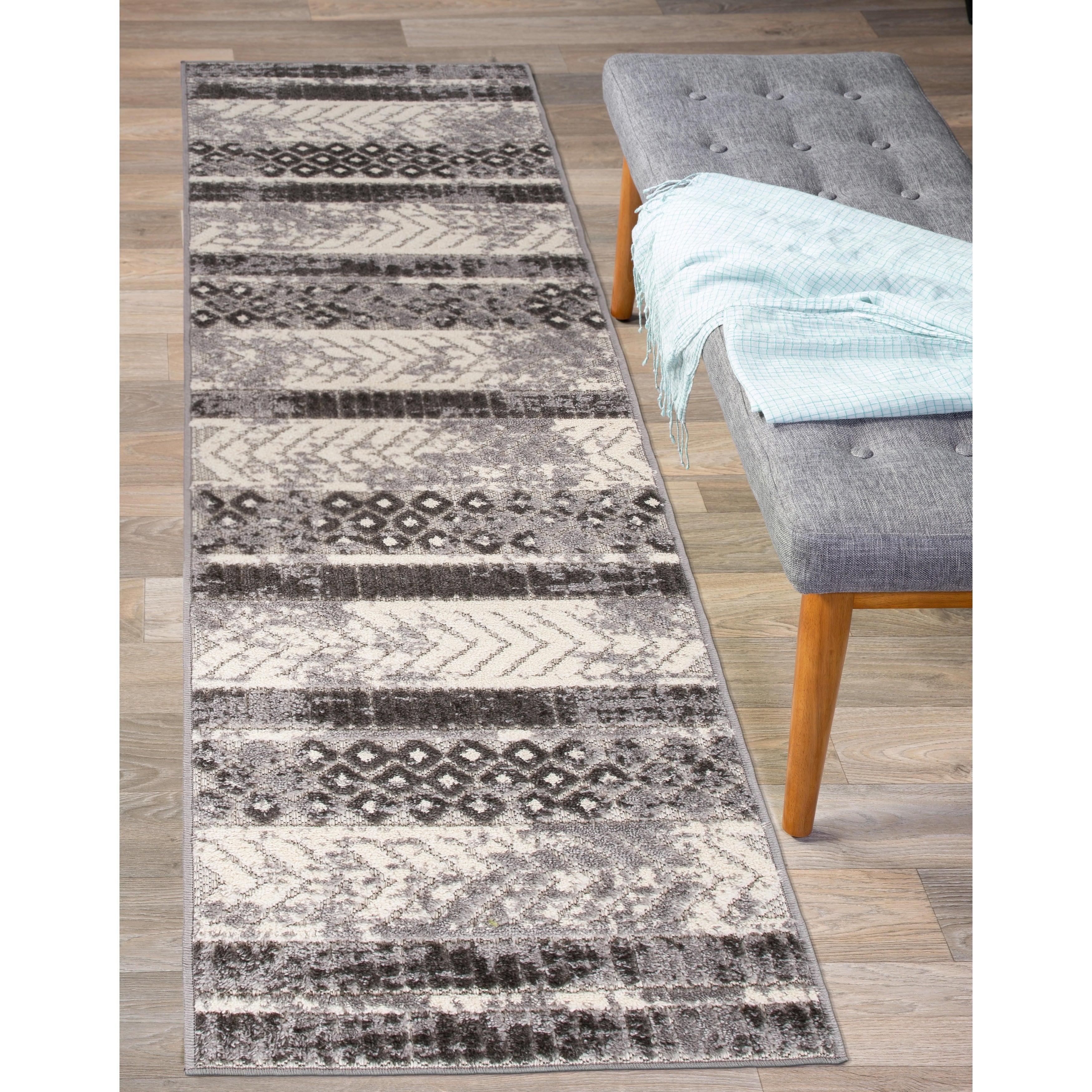 World Rug Gallery Distressed Geometric Indoor/Outdoor Area Rug