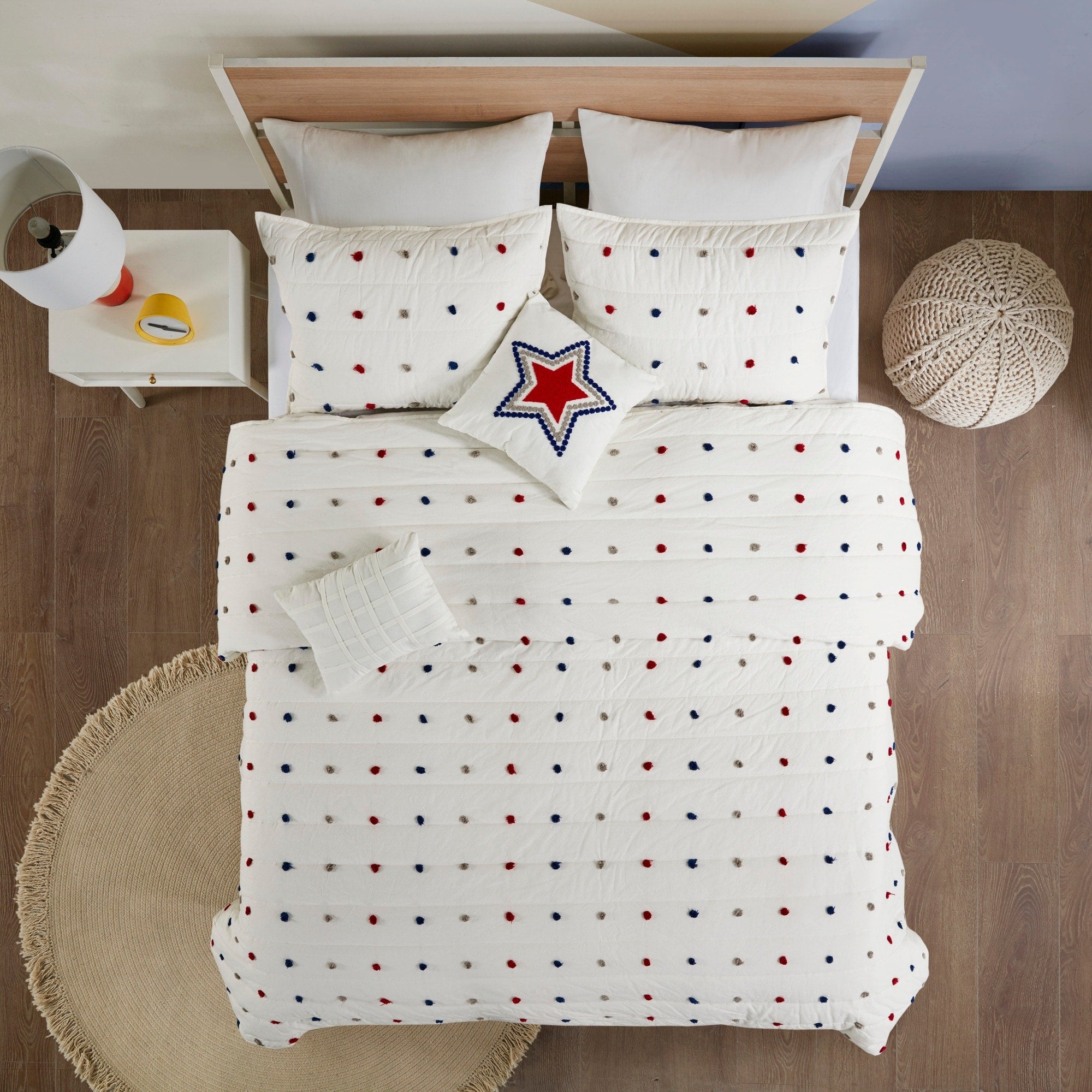 Intelligent Design Kids Ensley Pom Pom Cotton Jacquard Quilt Set with Throw Pillows