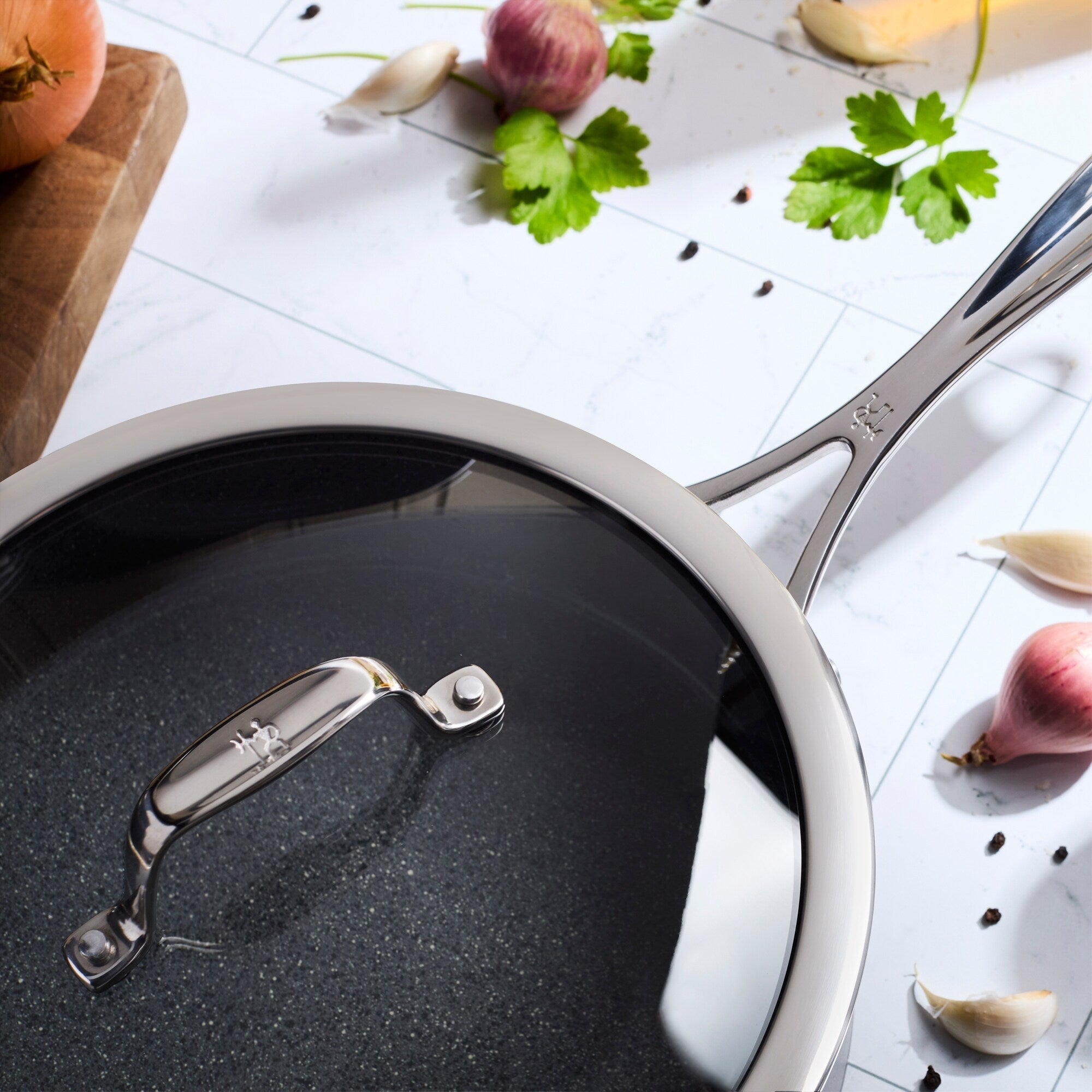 Batterie de cuisine antiadhésive en aluminium et céramique Henckels Capri Ceramic, 11 pièces - Gris