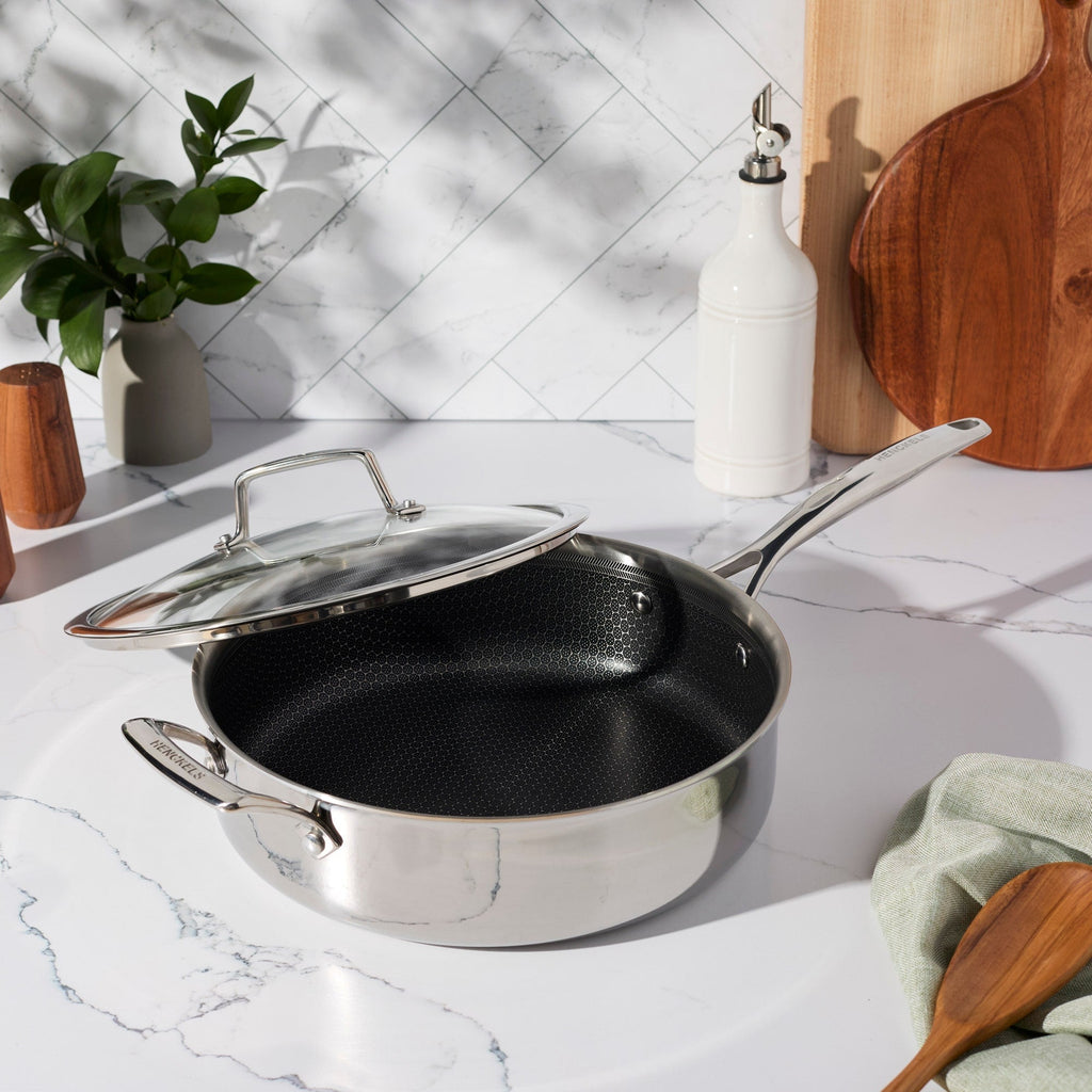 Sauteuse en acier inoxydable Henckels Paradigm de 4 pintes avec couvercle et poignée auxiliaire