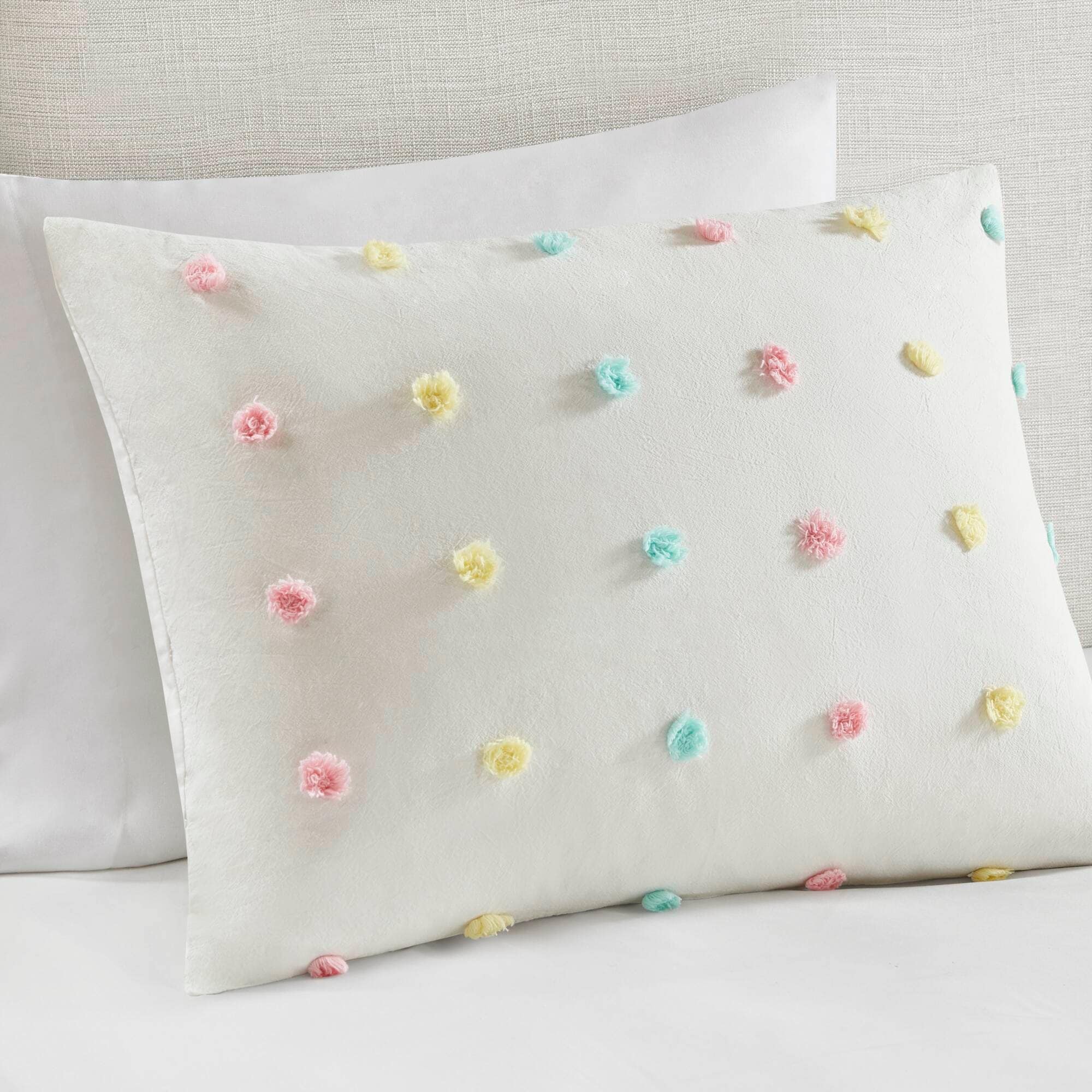 Intelligent Design Kids Ensley Pom Pom Cotton Jacquard Quilt Set with Throw Pillows