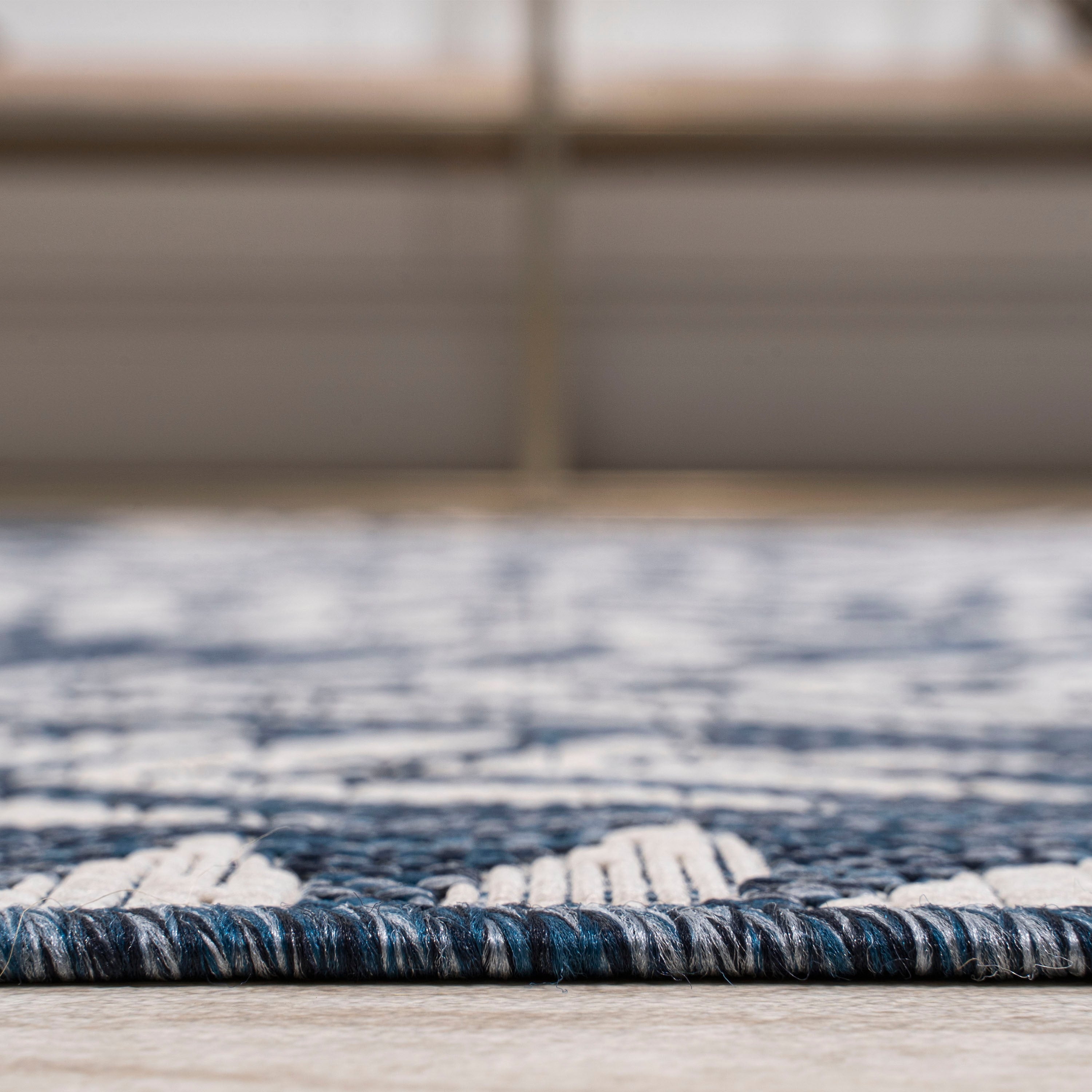 JONATHAN Y Tapis intérieur/extérieur à fronde de palmier Galon