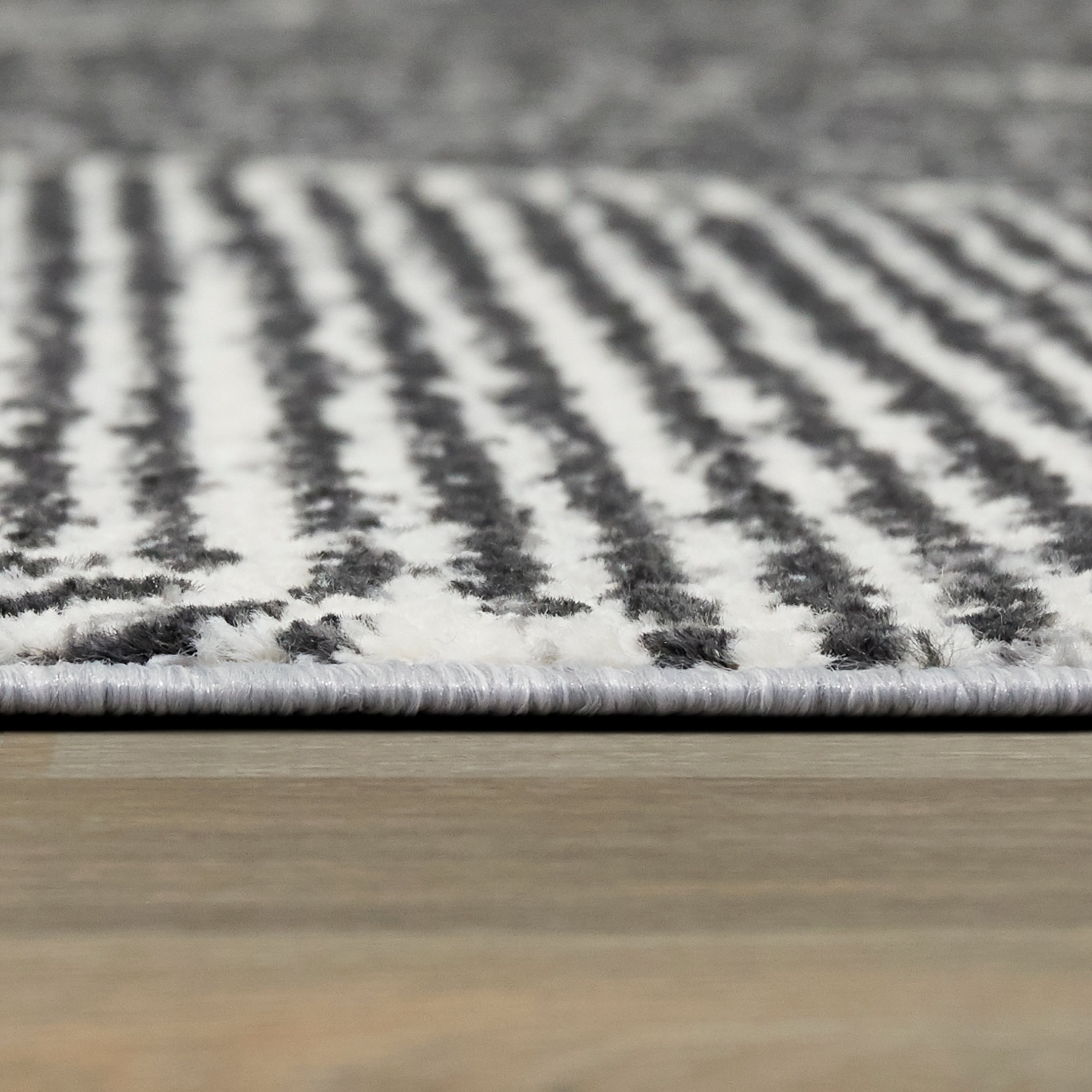 Tapis Larsen moderne à rayures variées