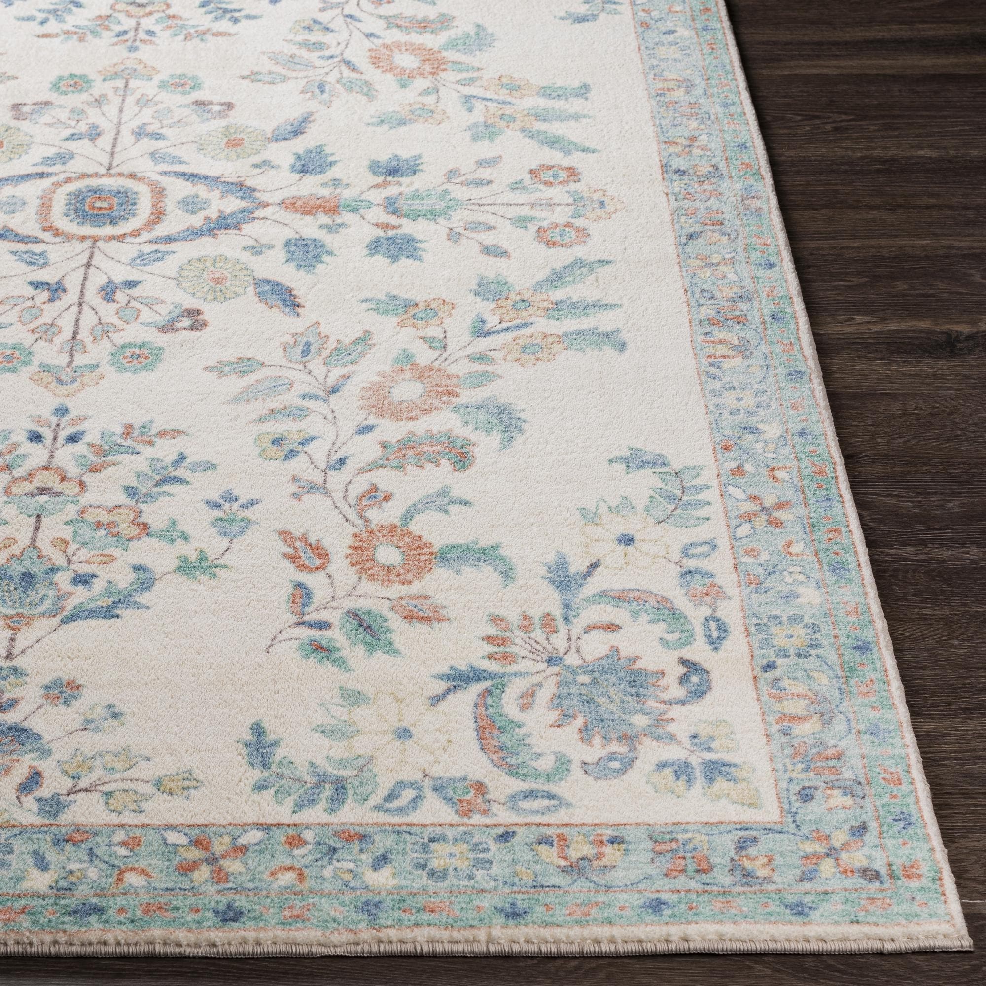 Tapis Livabliss Erin revisité, style traditionnel floral et botanique