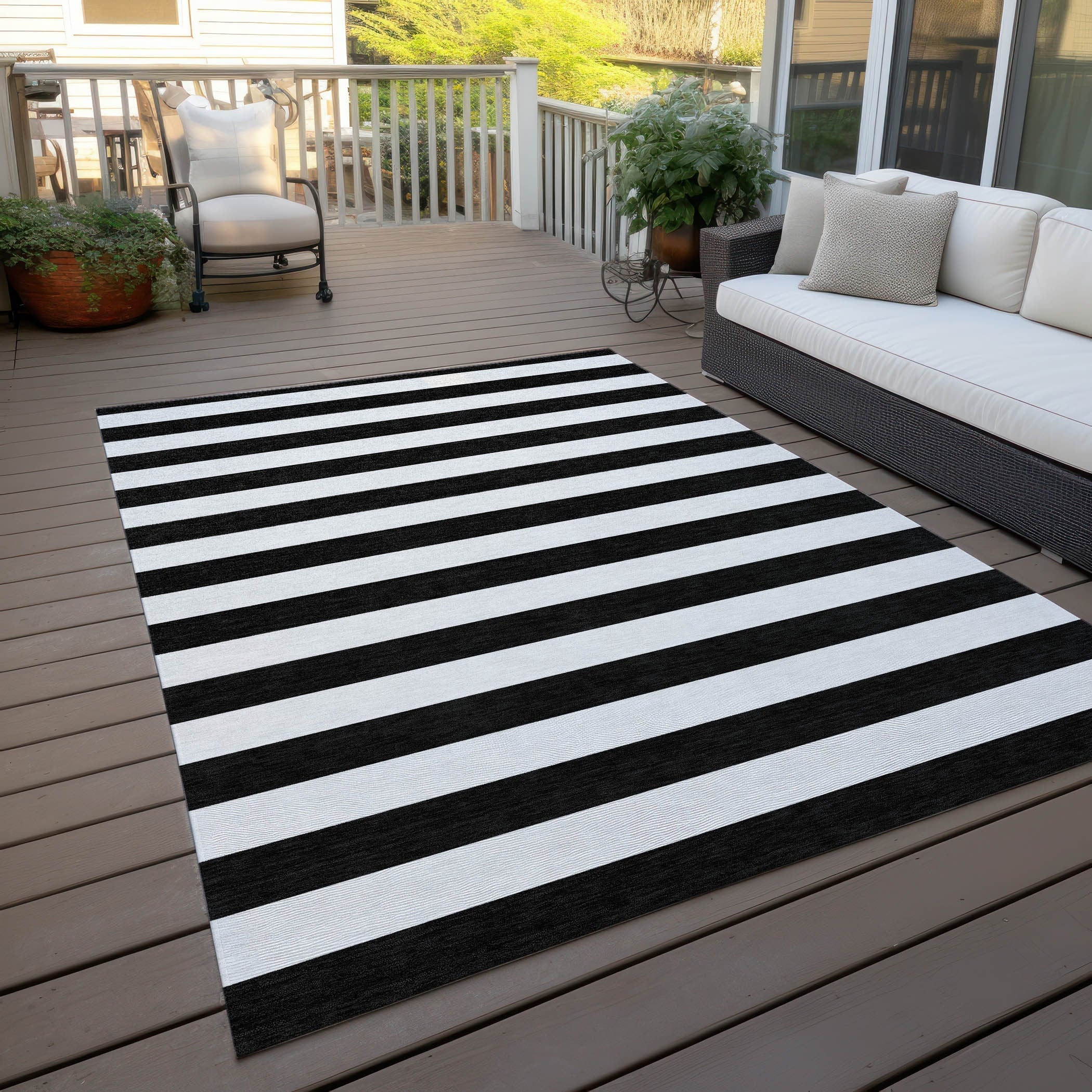 Machine Washable Indoor/ Outdoor Cabana Stripe Chantille Rug