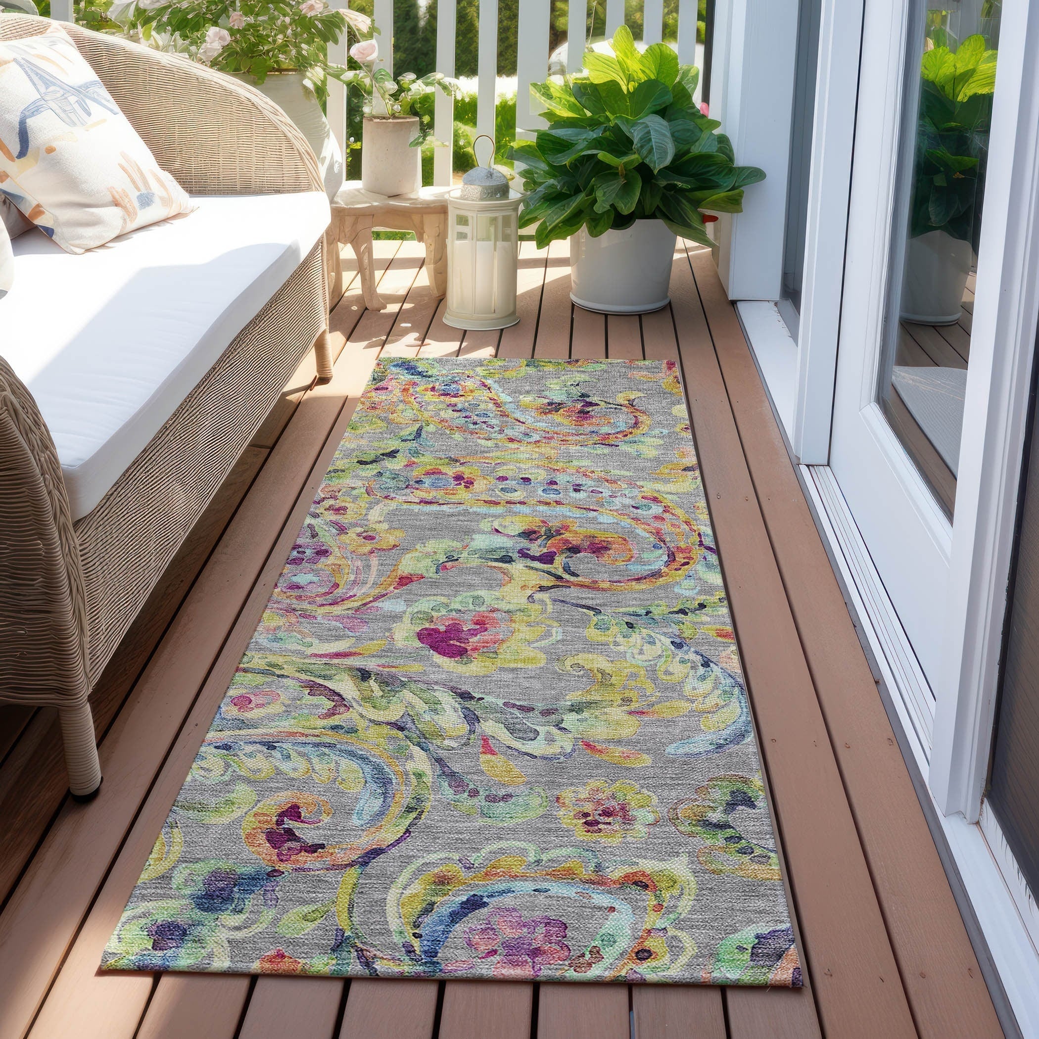 Machine Washable Indoor/ Outdoor Chantille Traditional Scroll Rug