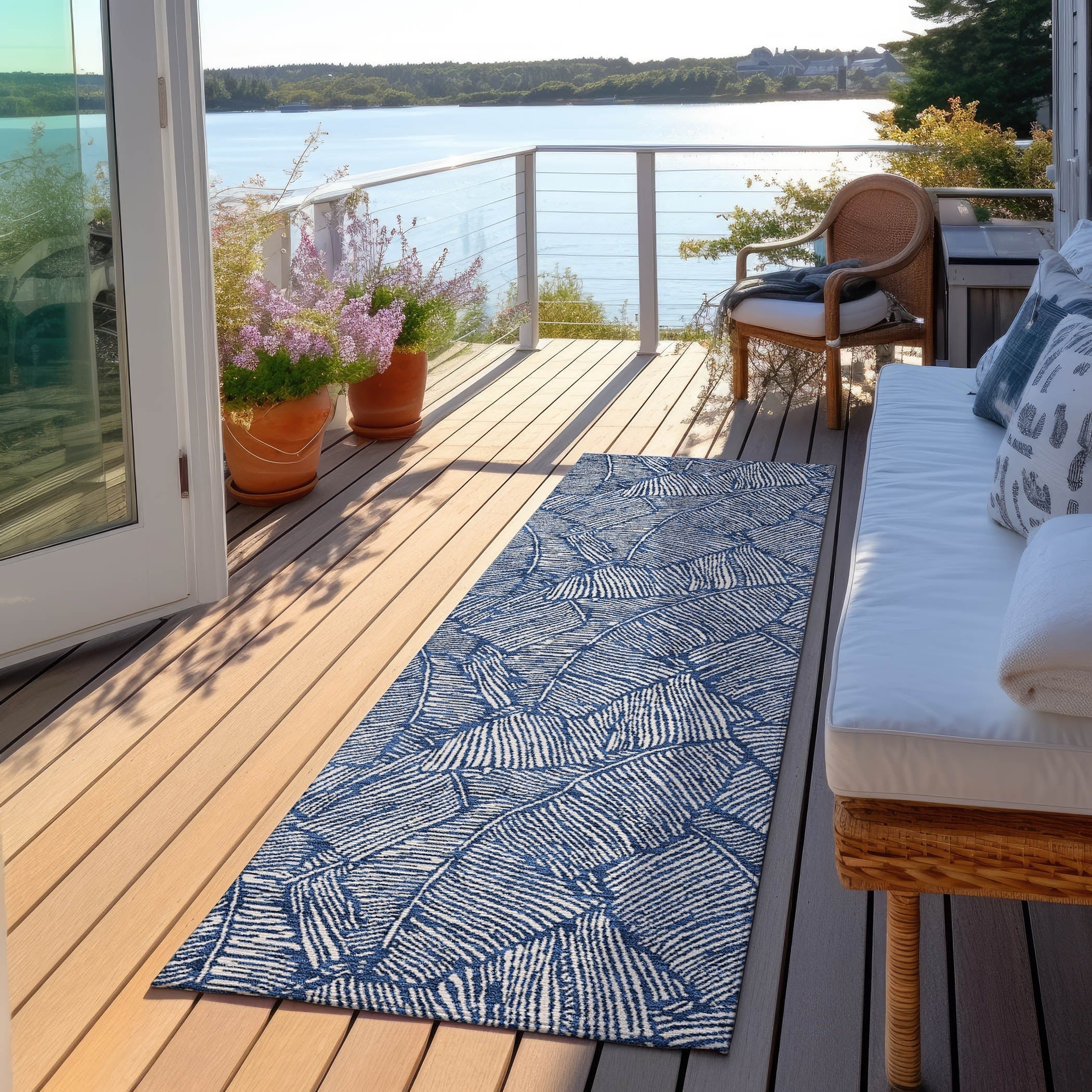 Machine Washable Indoor/ Outdoor Chantille Tropical Palm Rug