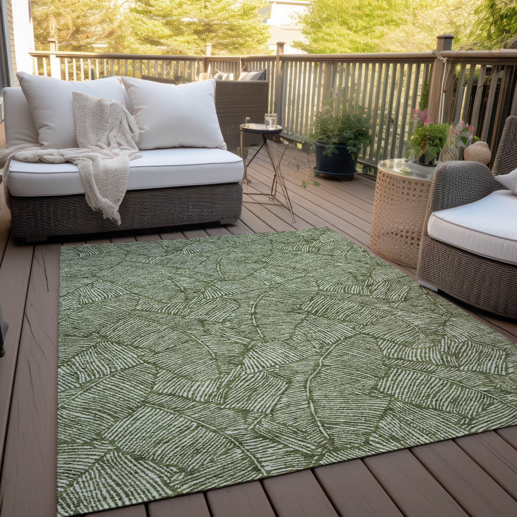 Machine Washable Indoor/ Outdoor Chantille Tropical Palm Rug