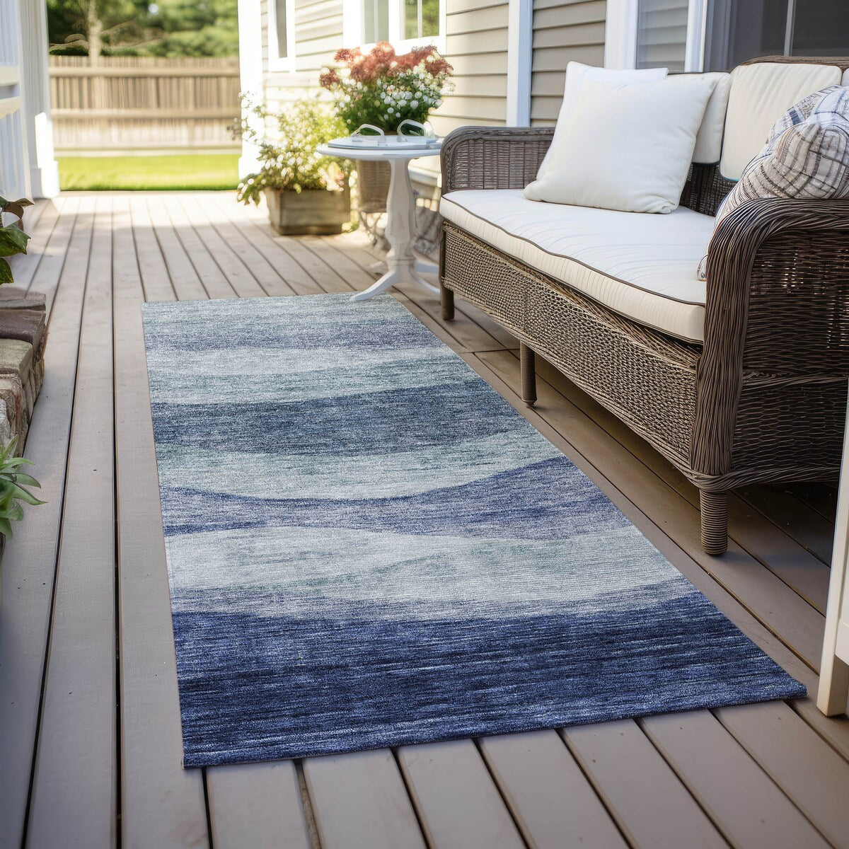 Machine Washable Indoor/ Outdoor Contemporary Waves Chantille Rug