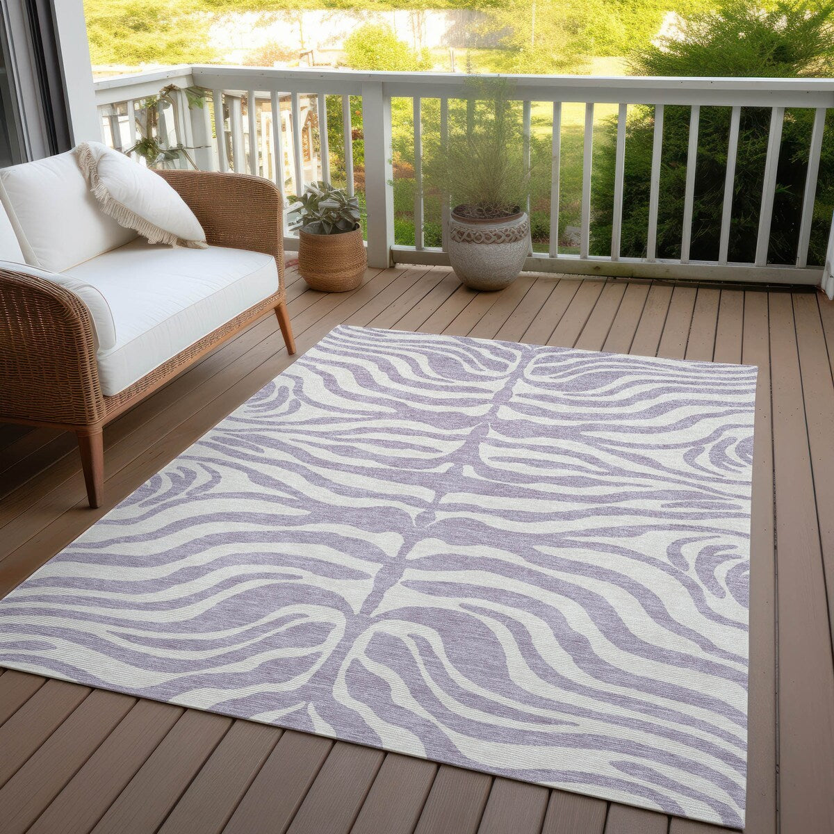 Machine Washable Indoor/ Outdoor Modern Animal Print Chantille Rug