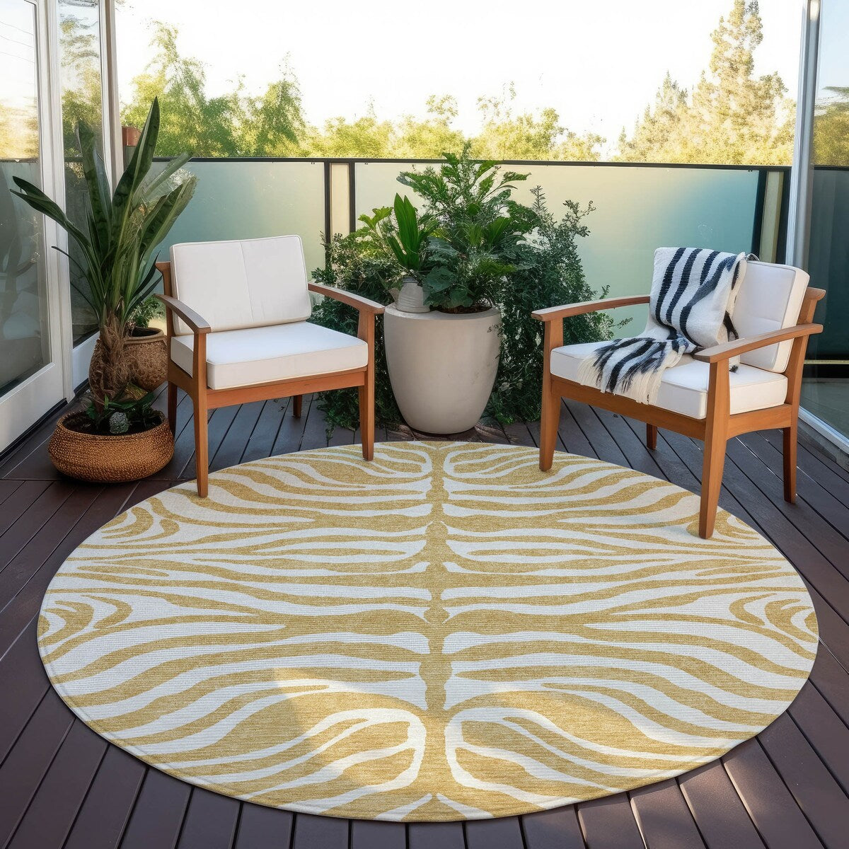 Machine Washable Indoor/ Outdoor Modern Animal Print Chantille Rug