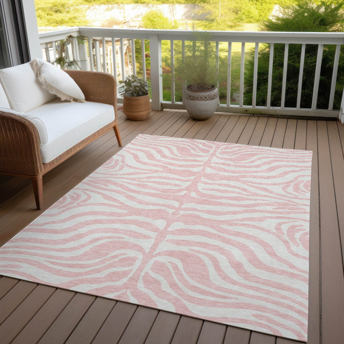 Machine Washable Indoor/ Outdoor Modern Animal Print Chantille Rug