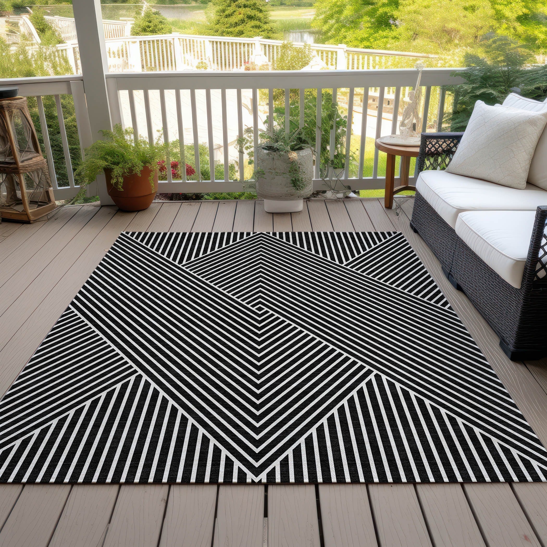 Machine Washable Indoor/ Outdoor Modern Geo Chantille Rug