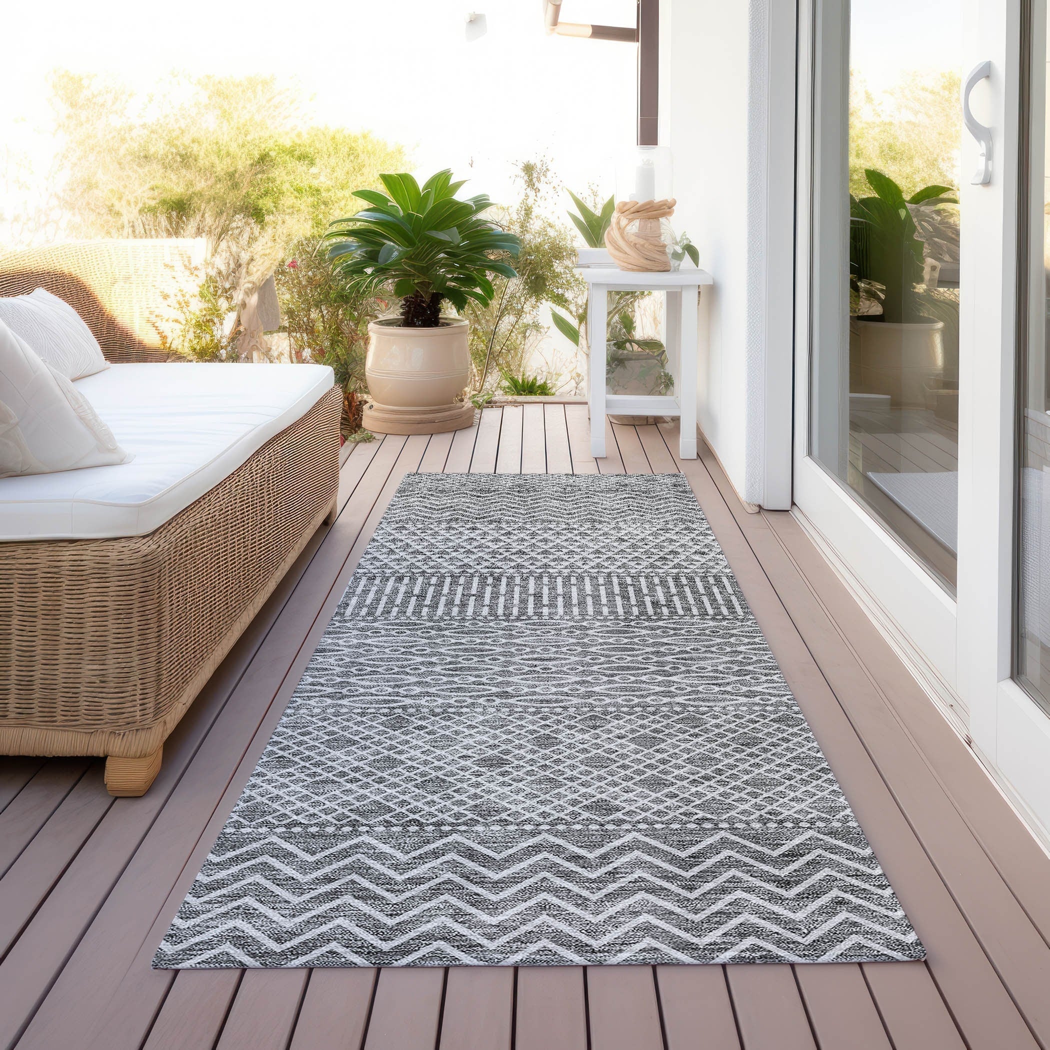 Machine Washable Indoor/ Outdoor Modern Stripes Chantille Rug