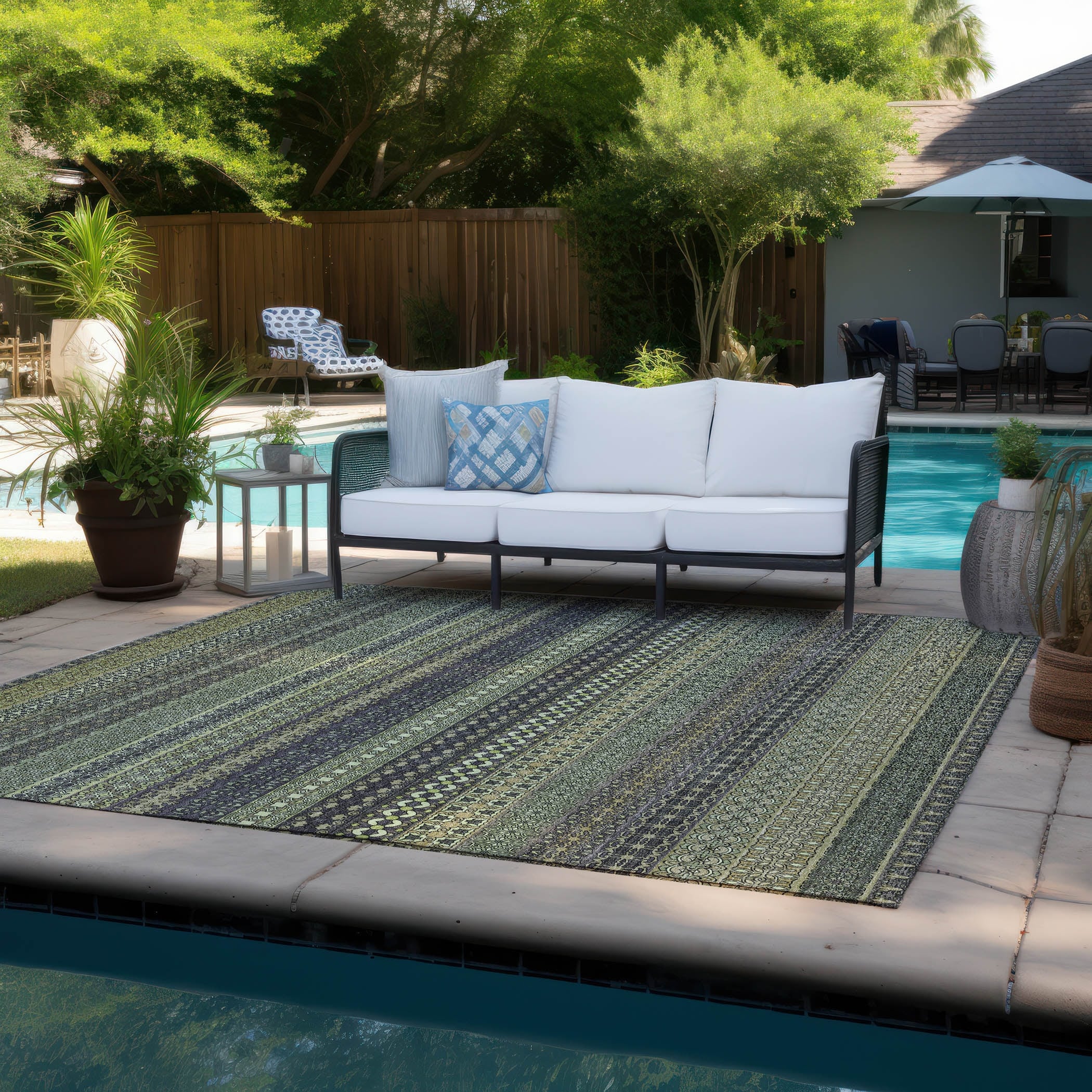 Machine Washable Indoor/ Outdoor Moroccan Stripes Chantille Rug