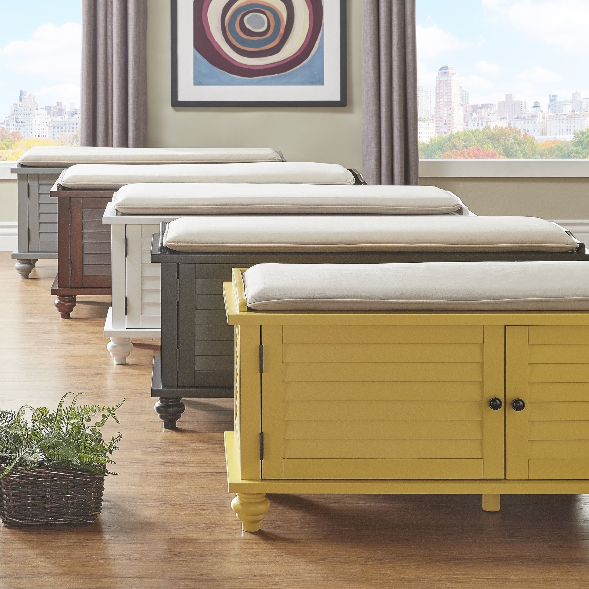 Banc de rangement à porte à volets Maybelle avec coussin en velours par iNSPIRE Q Classic