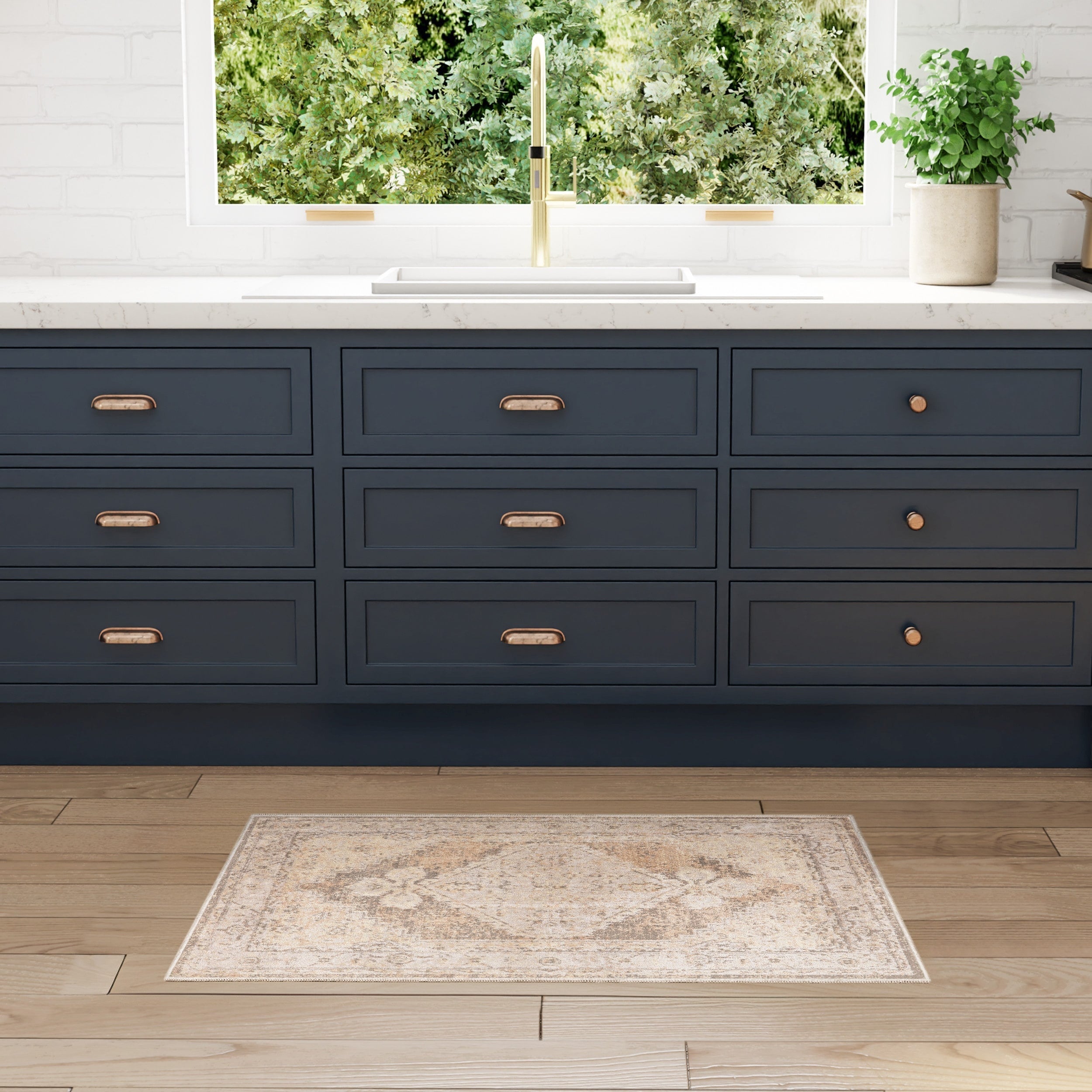 Tapis persan vieilli Nourison Abby, lavable en machine, pour intérieur uniquement.