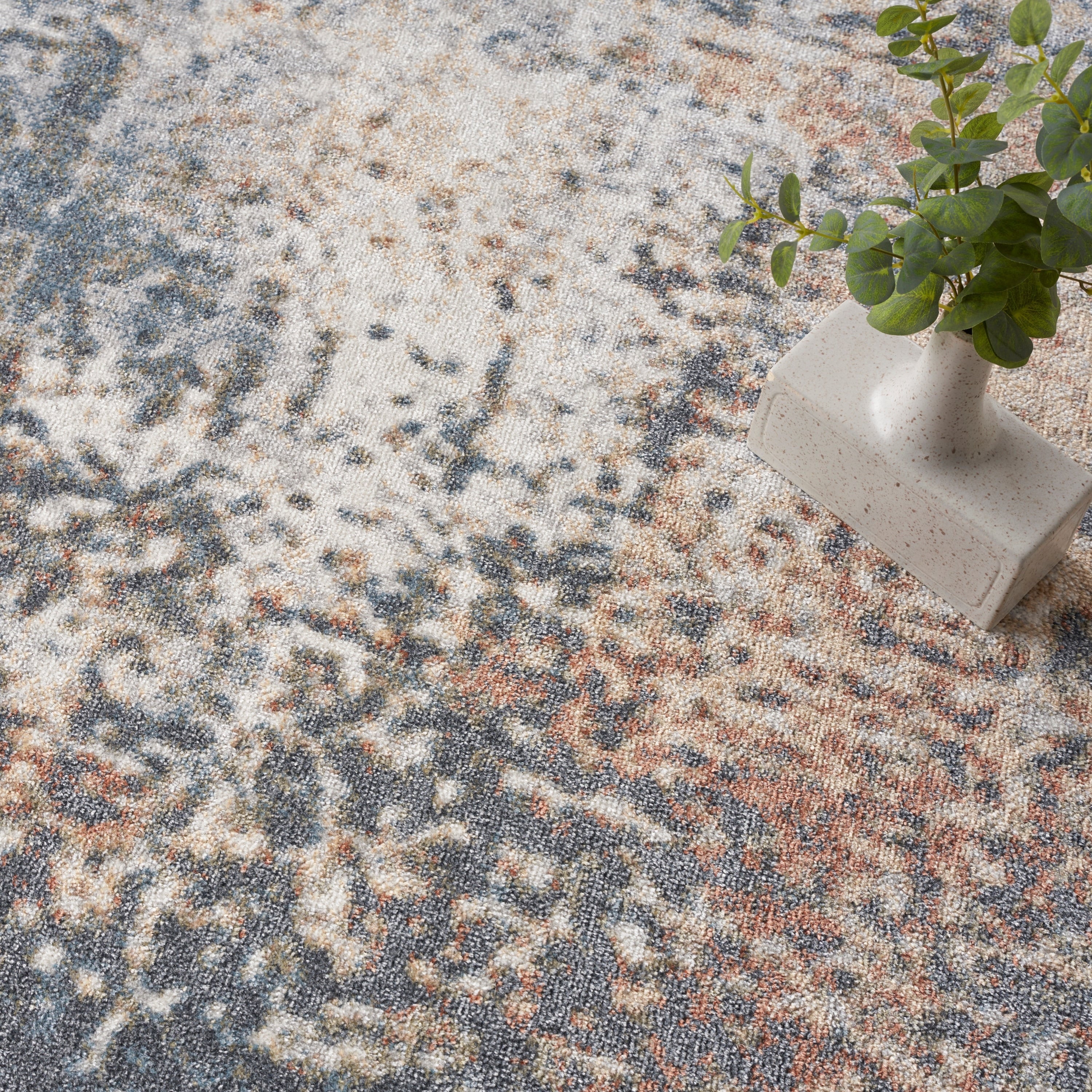 Tapis Nourison Astra lavable en machine à motifs abstraits