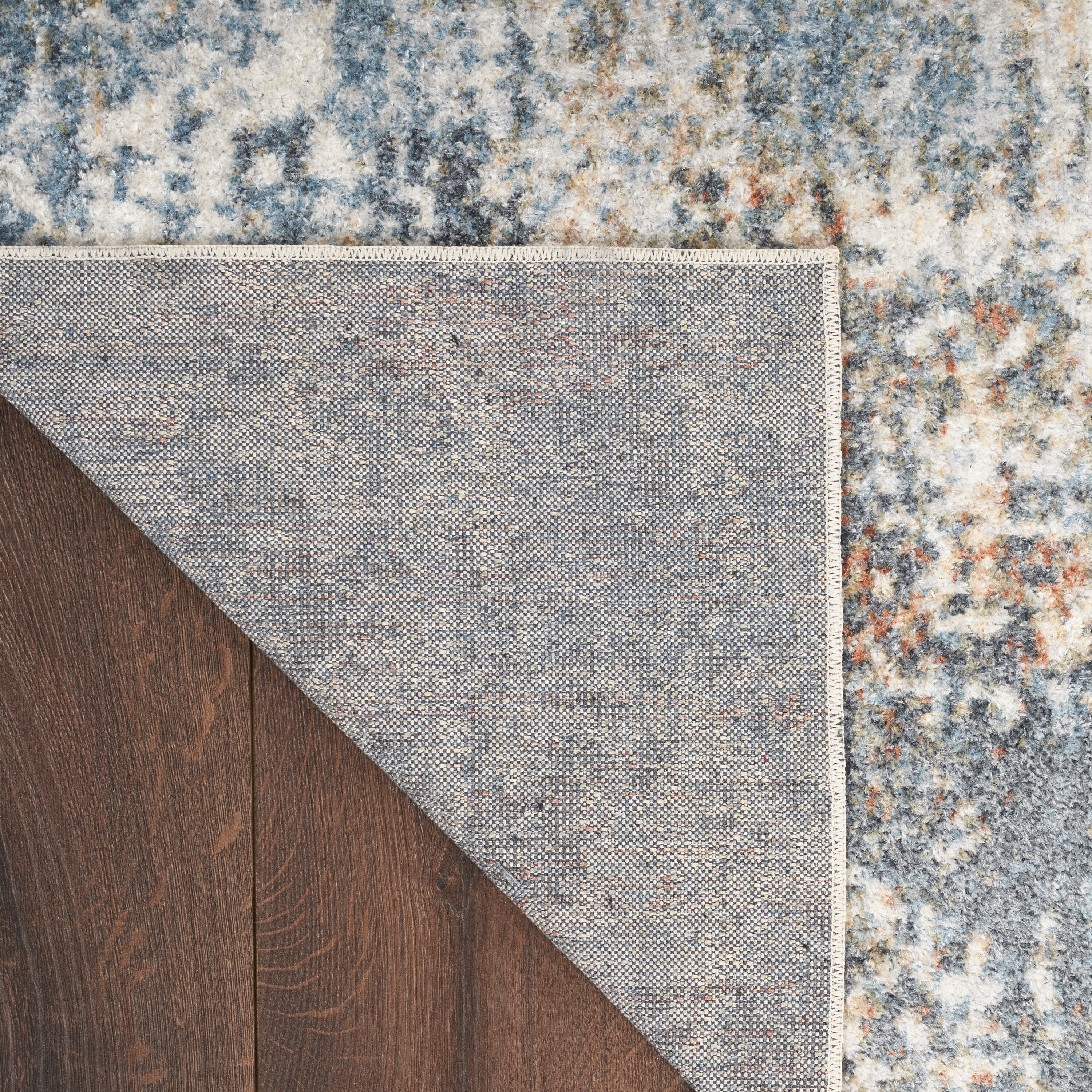 Tapis Nourison Astra lavable en machine à motifs abstraits