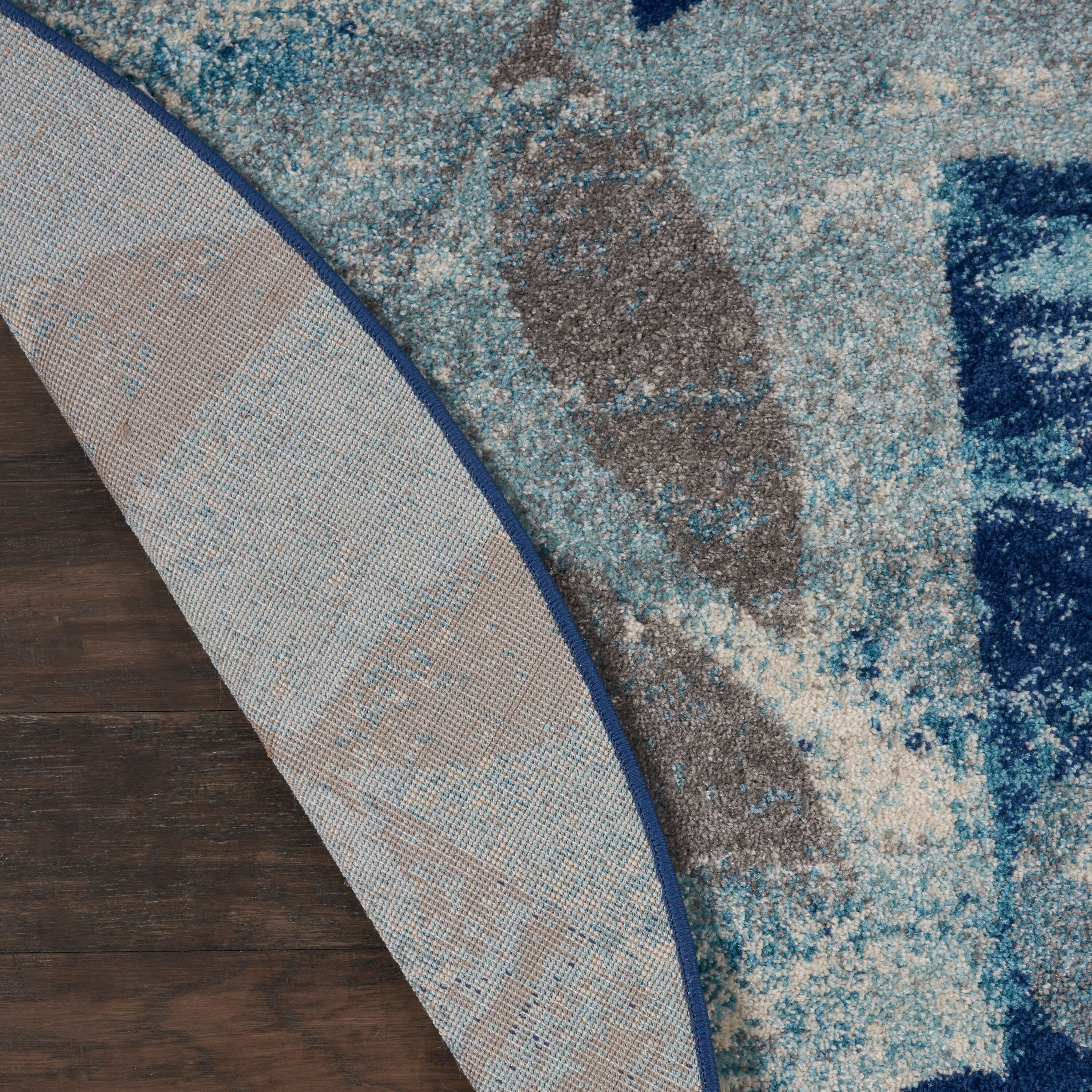 Tapis décoratif à feuilles florales tranquille Nourison