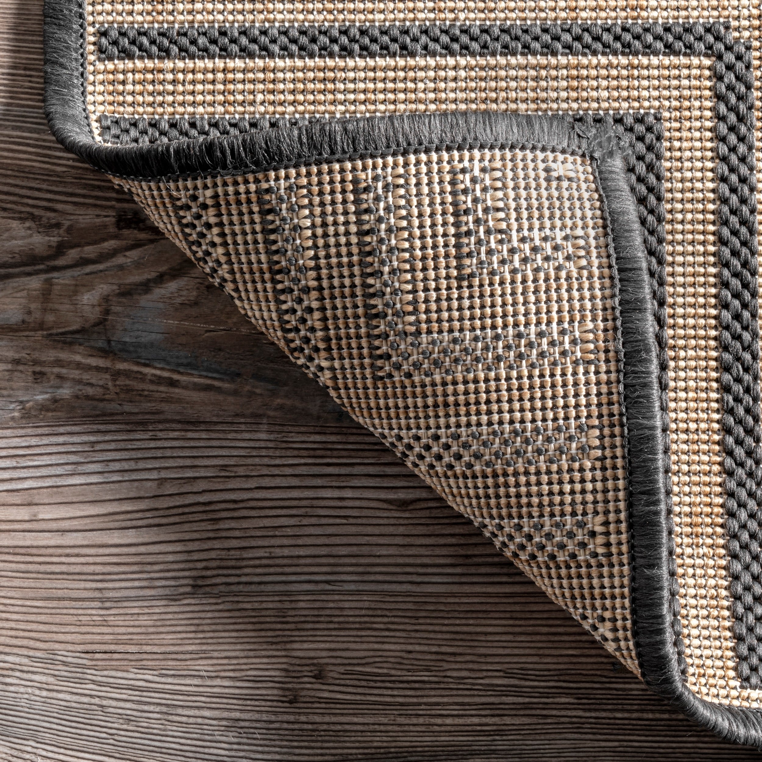 Nuloom Leah Classic Bordered Indoor/Outdoor Area Rug