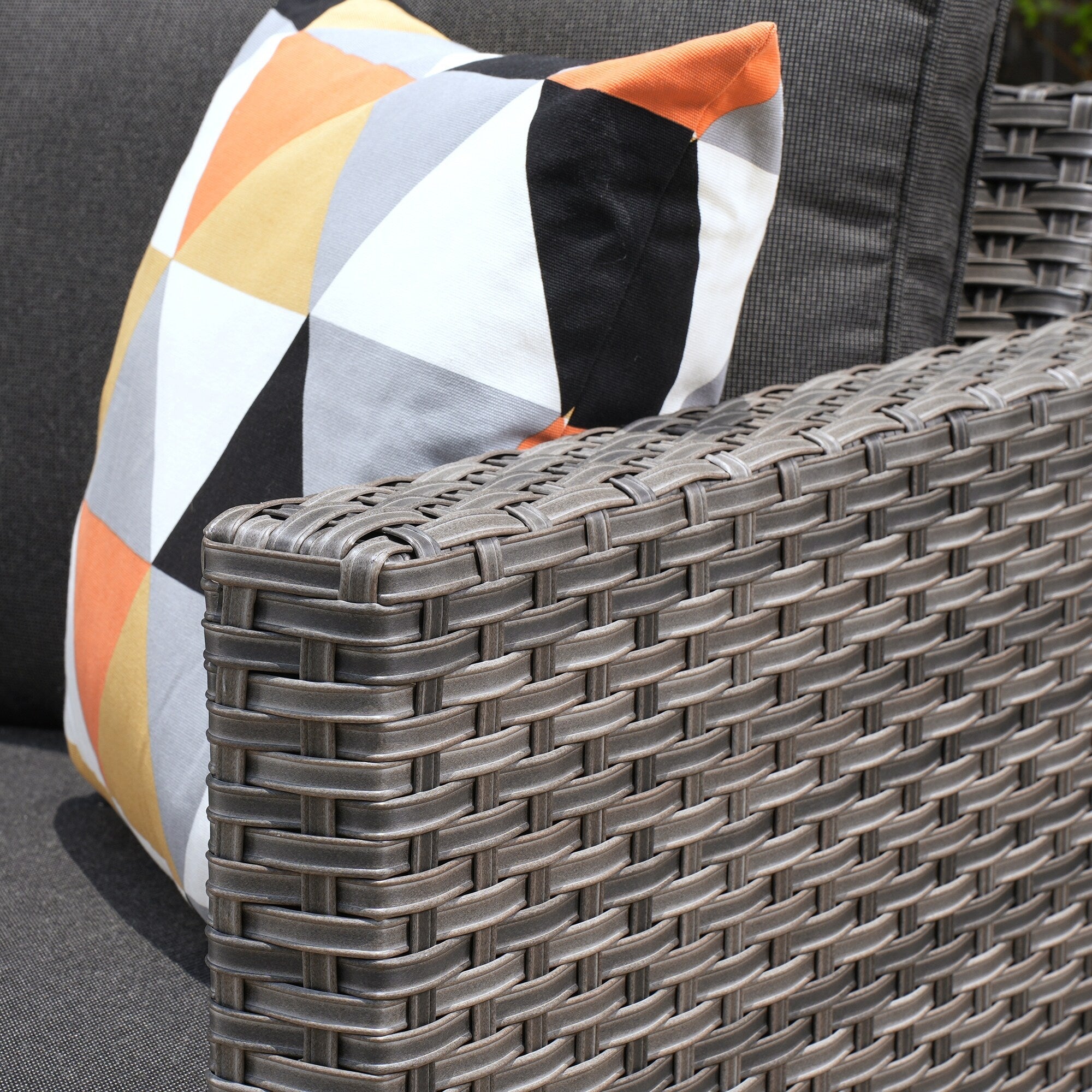 Ensemble de 5 sièges de jardin à dossier haut en osier OVIOS