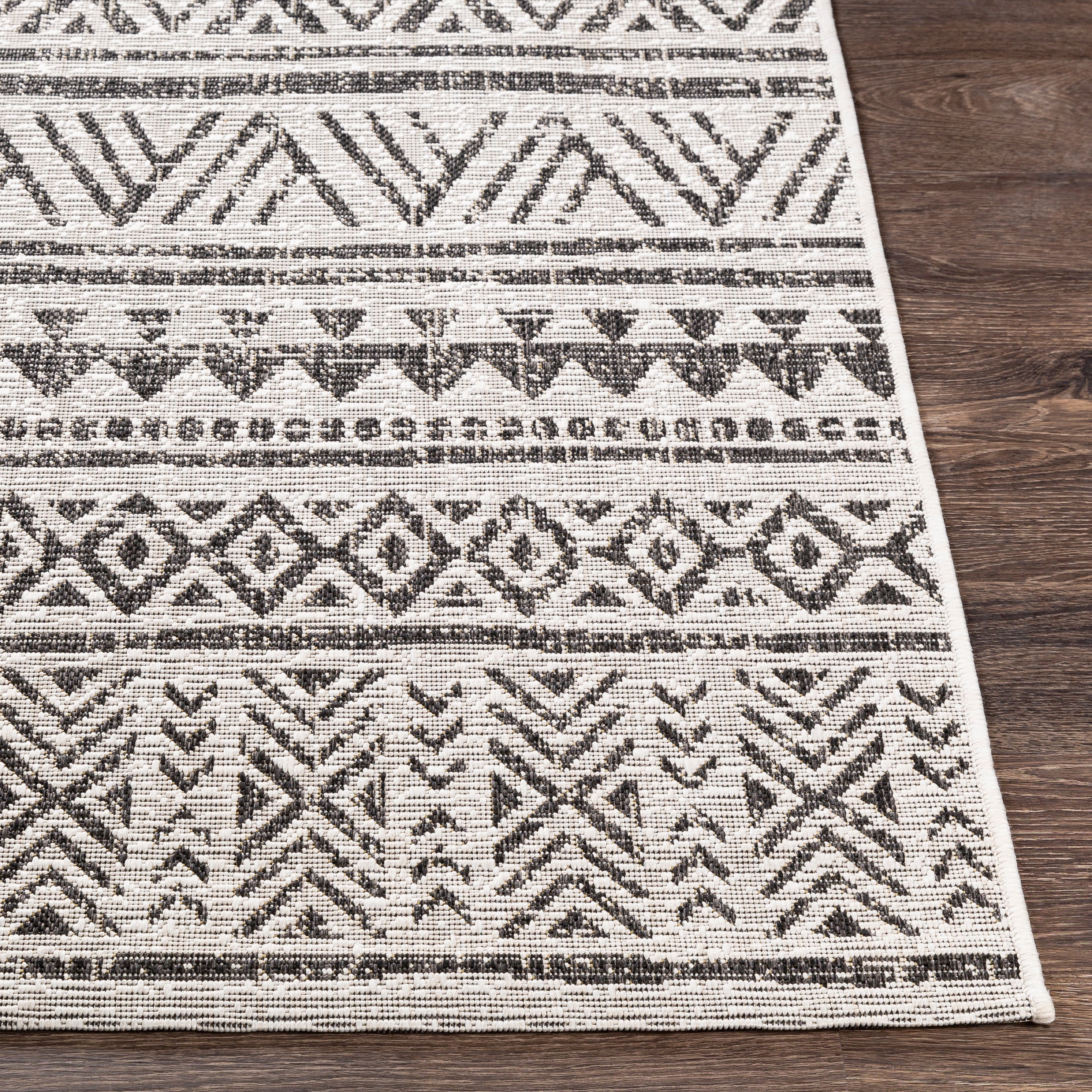 Livabliss Powlett Vintage Southwestern Indoor/ Outdoor Area Rug