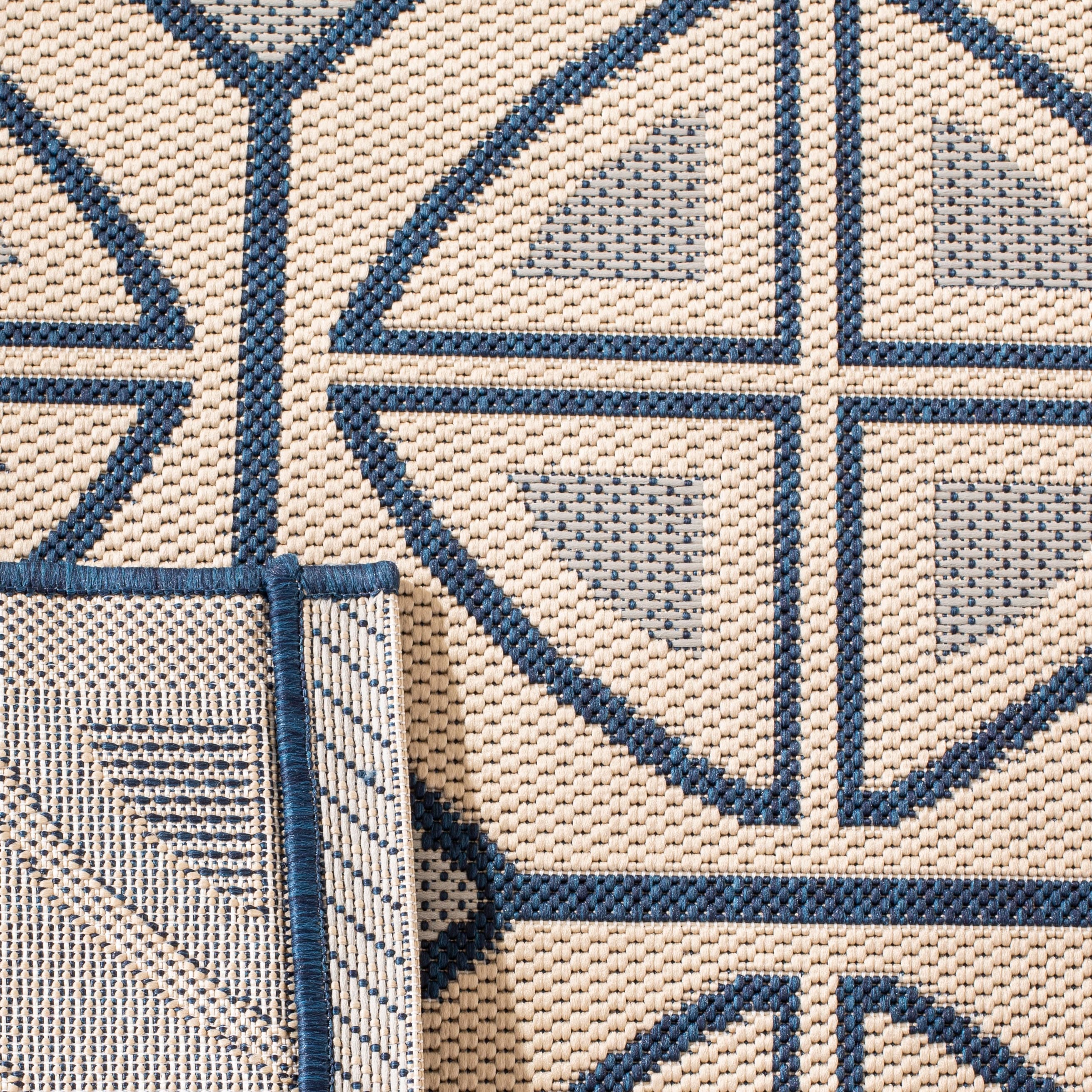 SAFAVIEH Courtyard Saundra Indoor/ Outdoor Waterproof Patio Backyard Rug