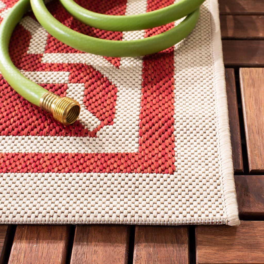 SAFAVIEH Courtyard Thomasina Indoor/ Outdoor Waterproof Patio Backyard Rug