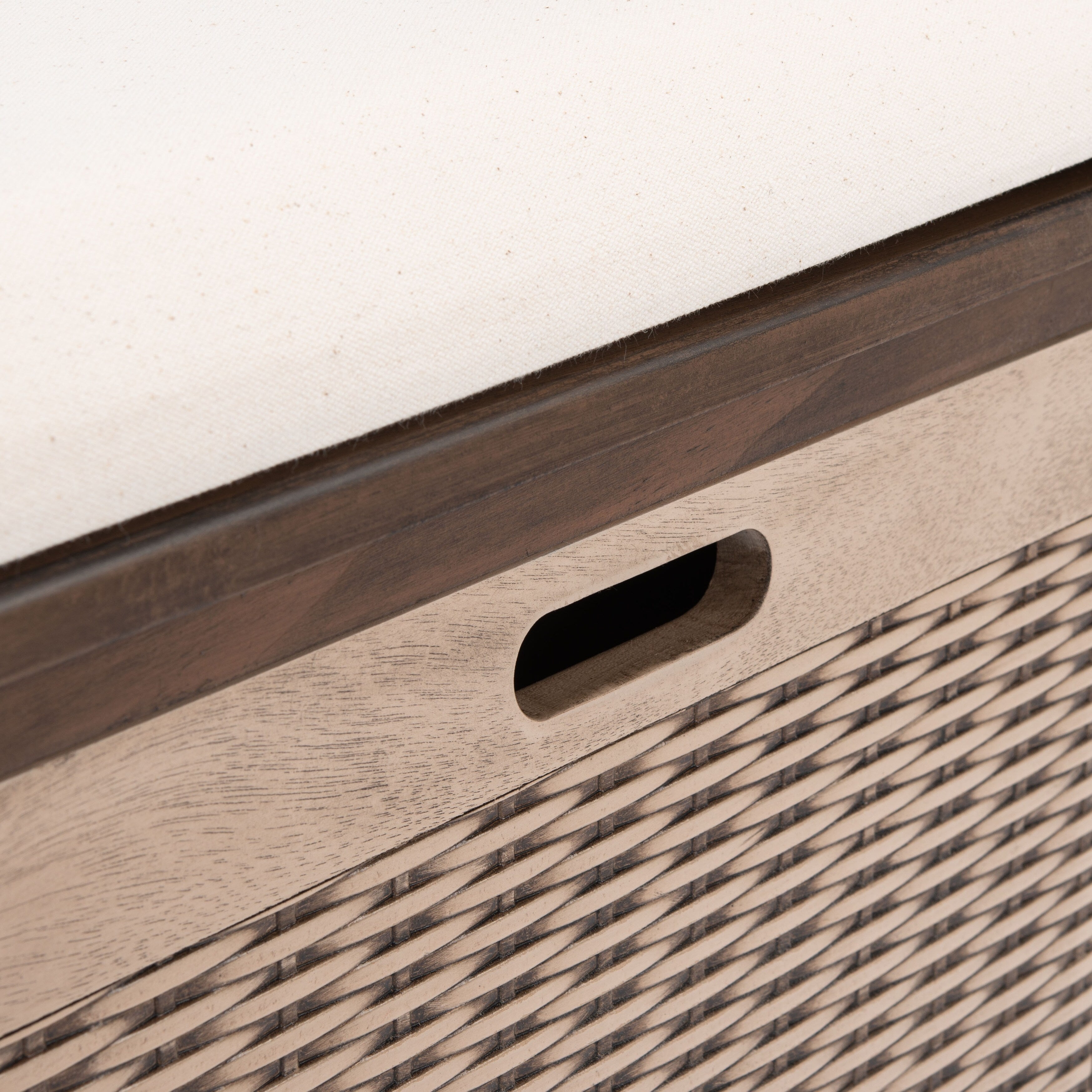 Banc de rangement à 3 tiroirs SAFAVIEH Fiorello avec coussins - 47,3 L x 15 L x 19 H - 47 L x 15 P x 19 H