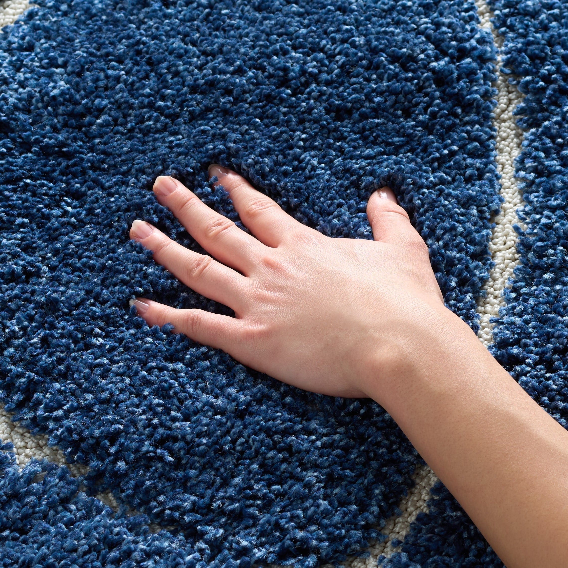 SAFAVIEH Florida Shag Staka Abstract Waves 1.2-inch Area Rug