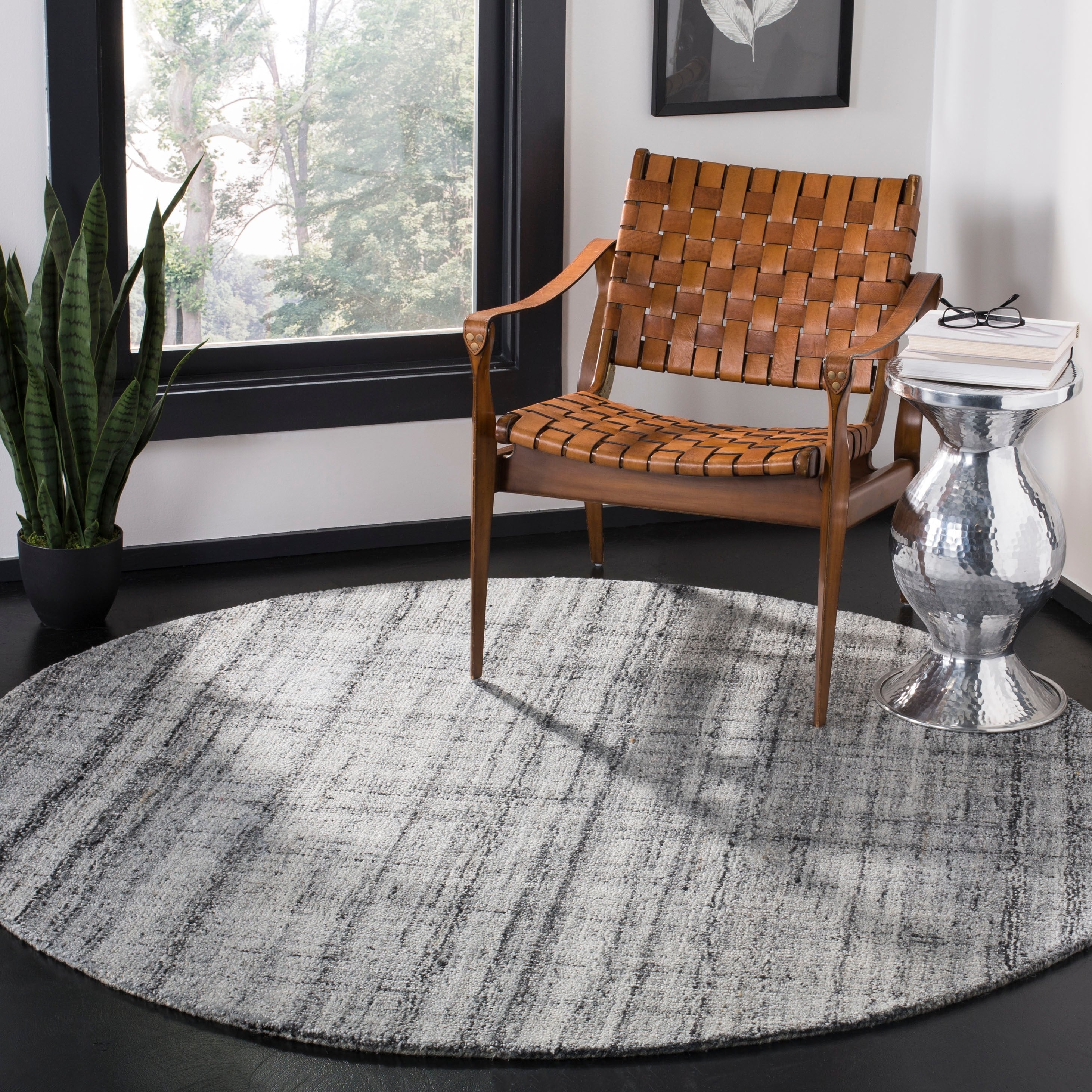 SAFAVIEH Handmade Abstract Coraly Modern Viscose Rug