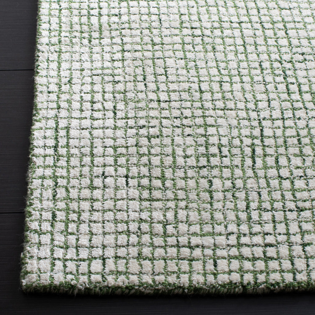 SAFAVIEH Handmade Abstract Marikka Modern Viscose Rug