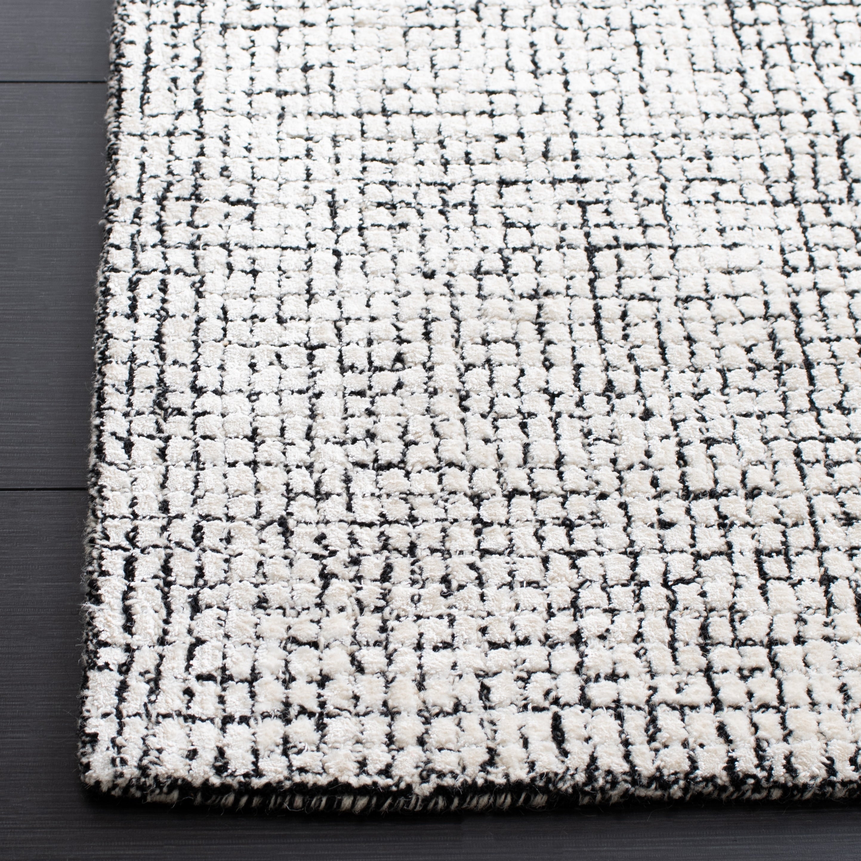 SAFAVIEH Handmade Abstract Marikka Modern Viscose Rug