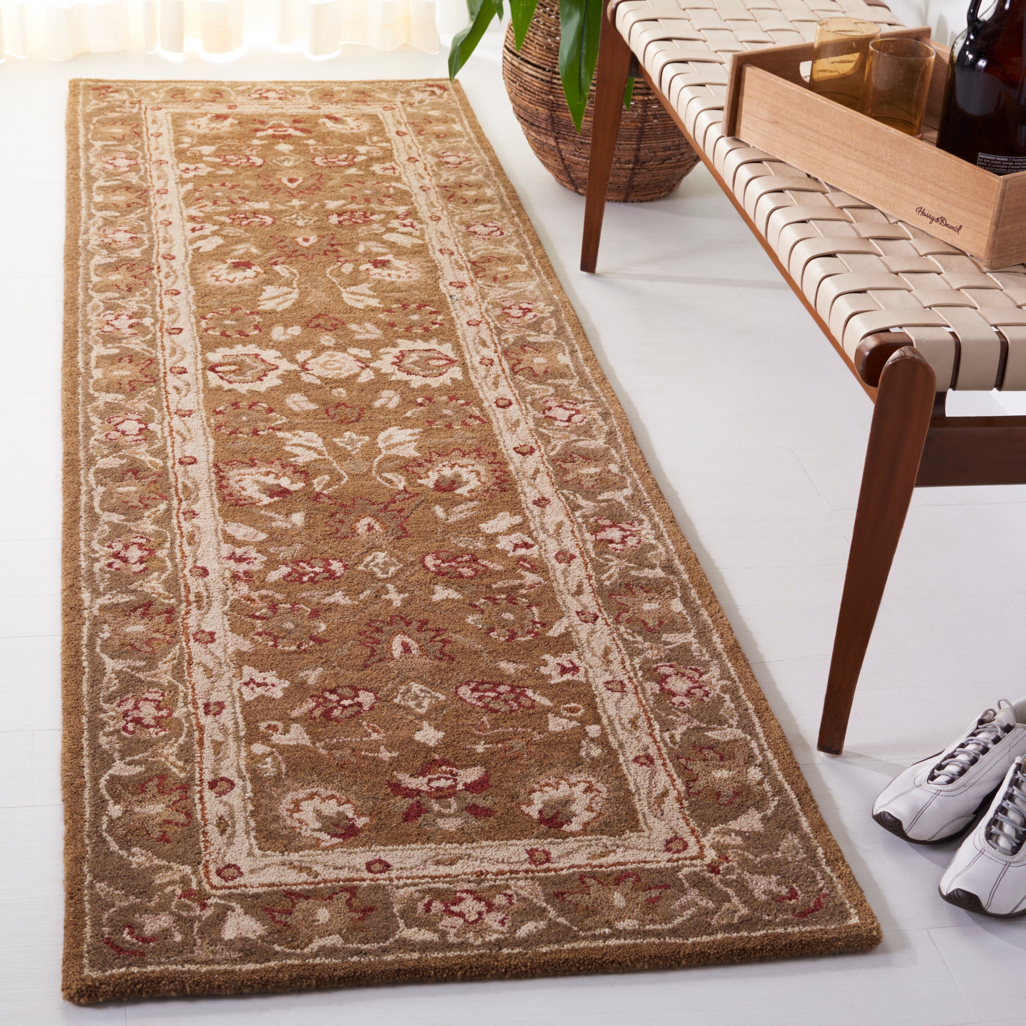 SAFAVIEH Handmade Anatolia Renelle Traditional Oriental Hand-spun Wool Rug