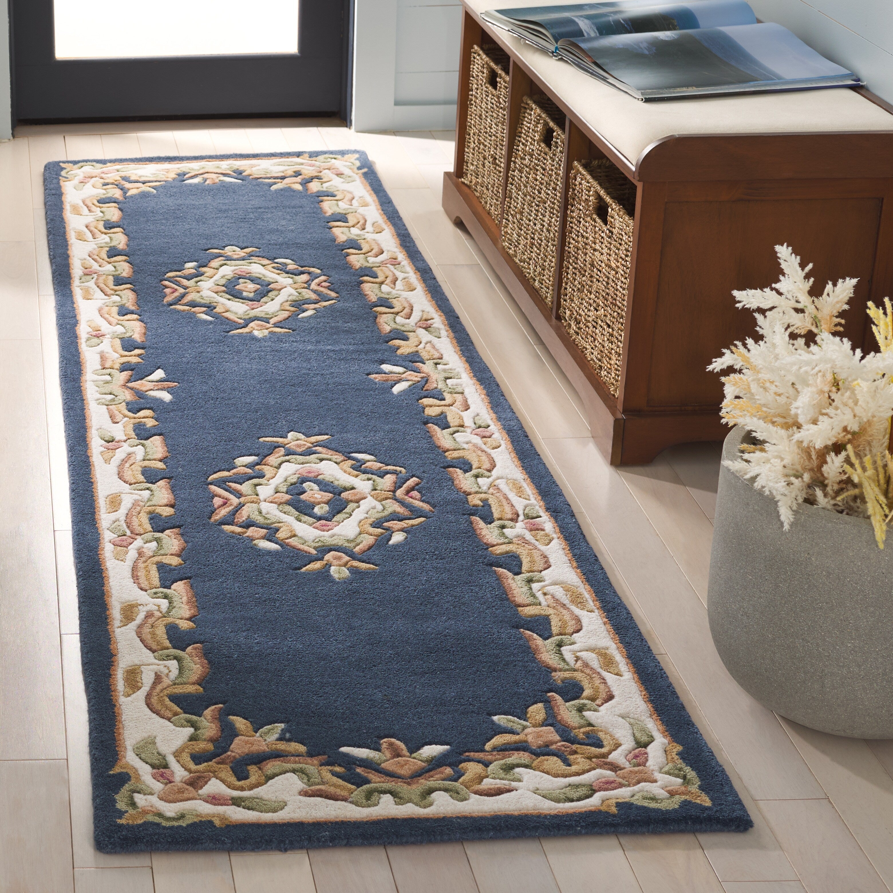 SAFAVIEH Handmade Aubusson Hale Traditional Wool Rug.