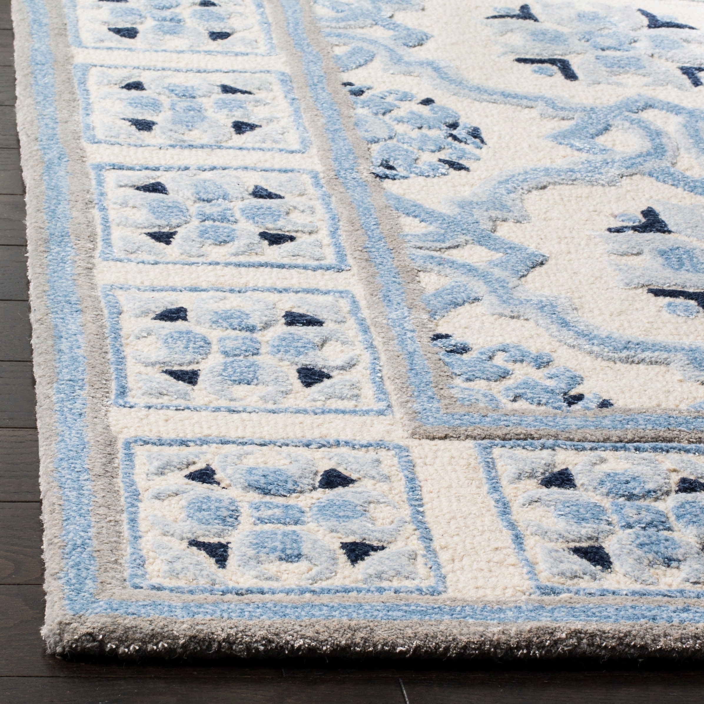 SAFAVIEH Handmade Bella Rodica Modern Floral Wool Rug