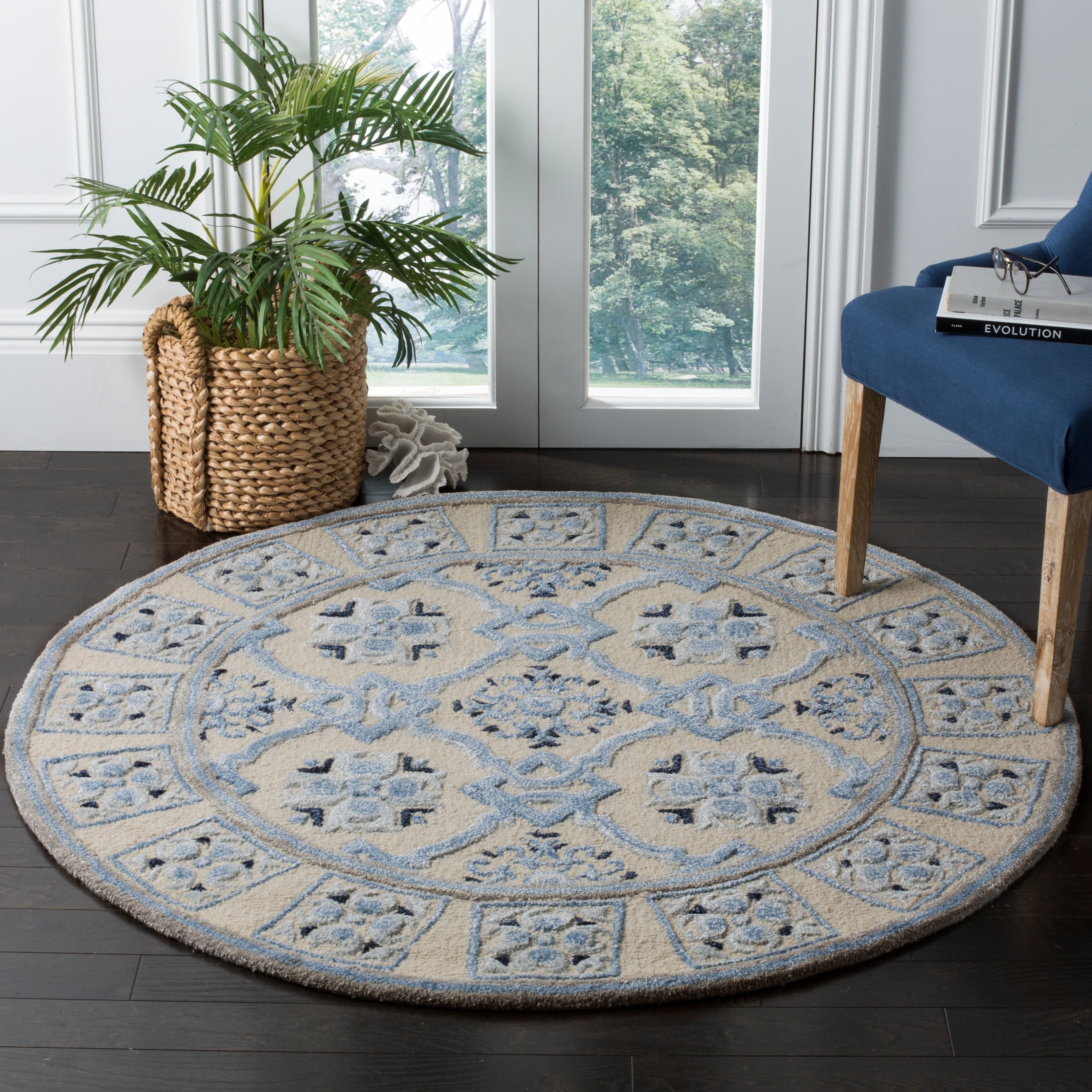 SAFAVIEH Handmade Bella Rodica Modern Floral Wool Rug