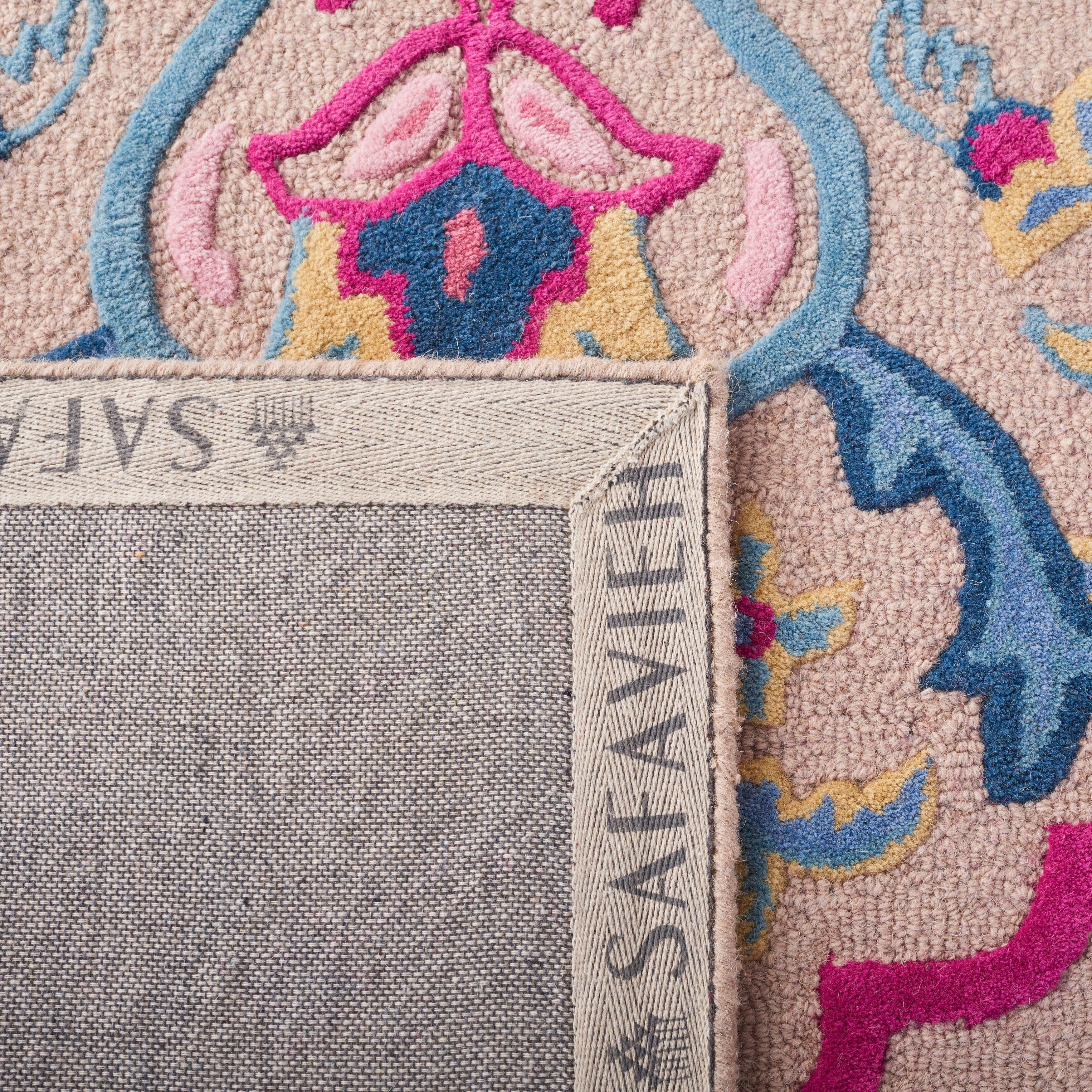 SAFAVIEH Handmade Bellagio Cailin Medallion Wool Rug