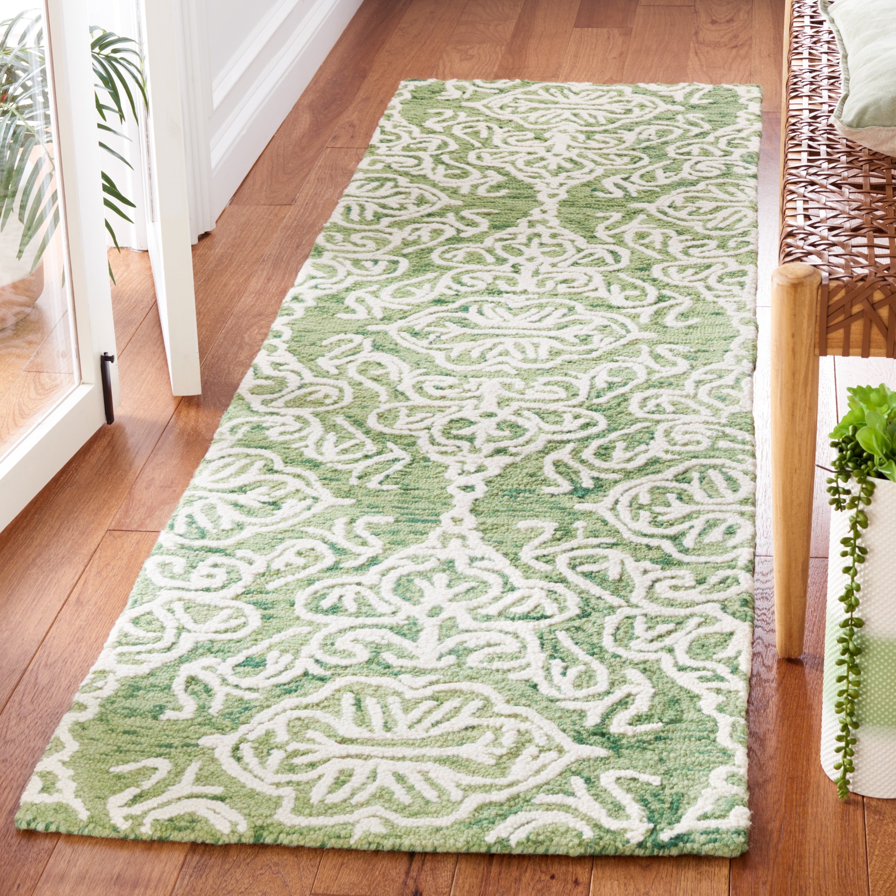 SAFAVIEH Handmade Blossom Cateluta Modern Floral Wool Rug