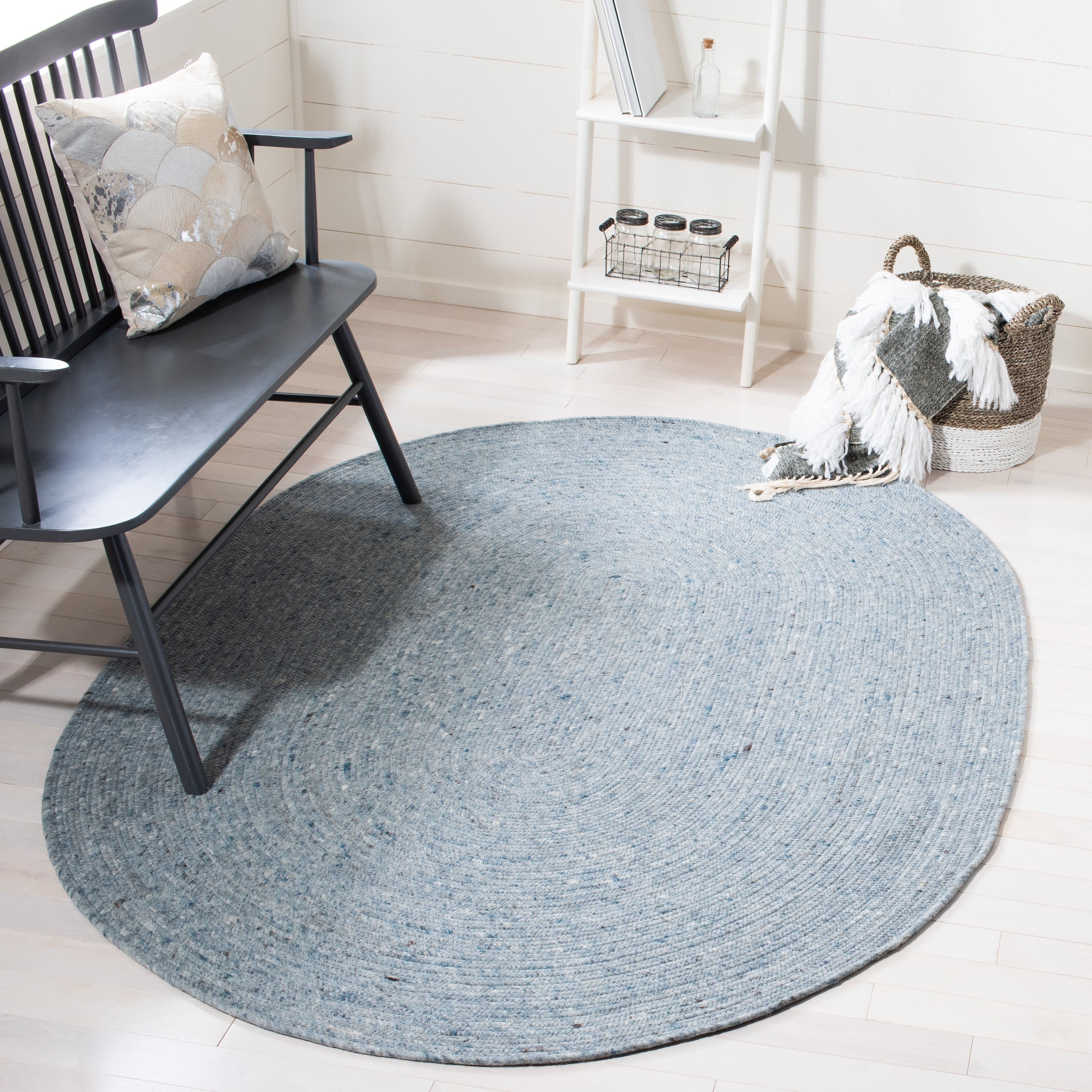 SAFAVIEH Handmade Braided Hande Country Wool Rug