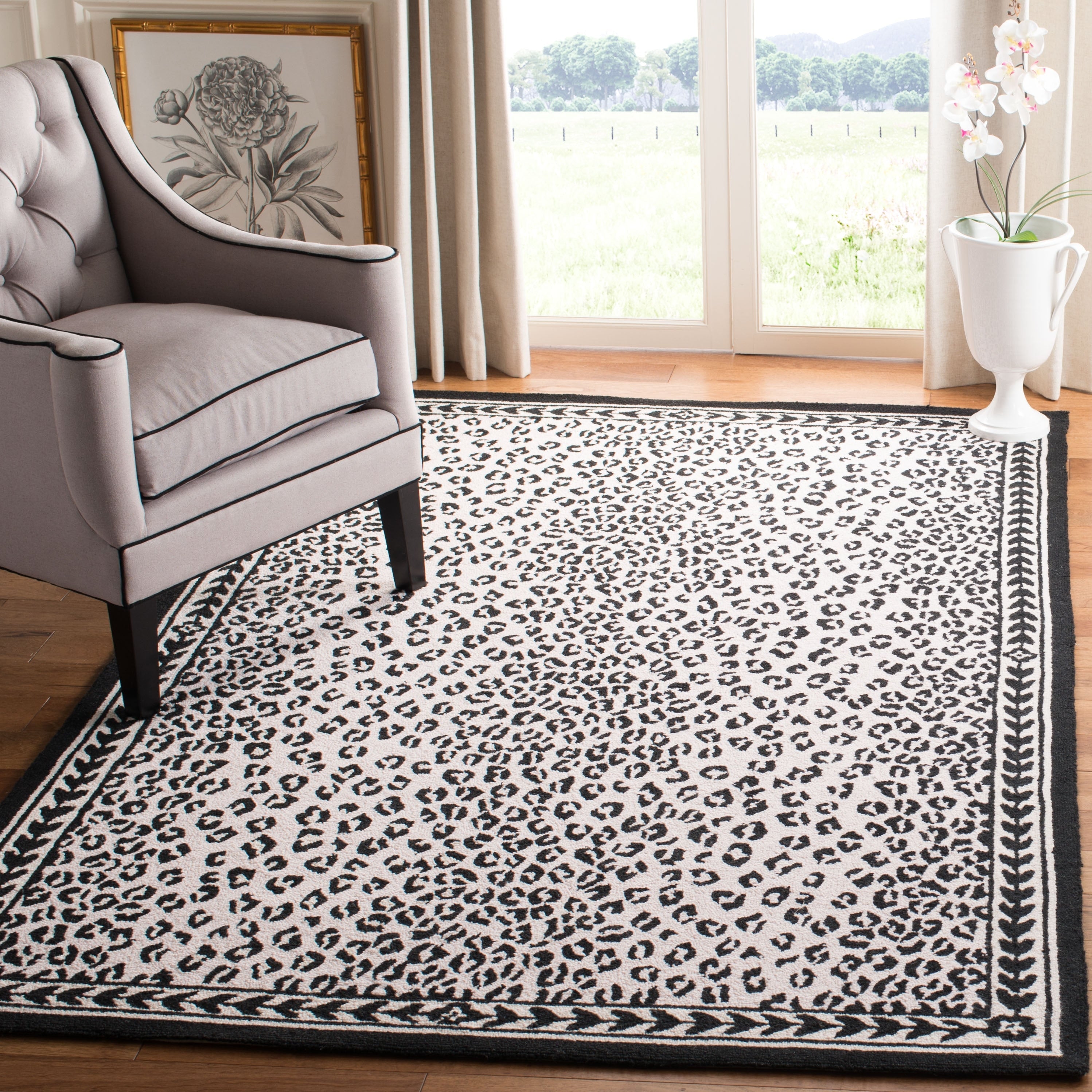 SAFAVIEH Handmade Chelsea Solar Garden Leopard French Country Wool Rug
